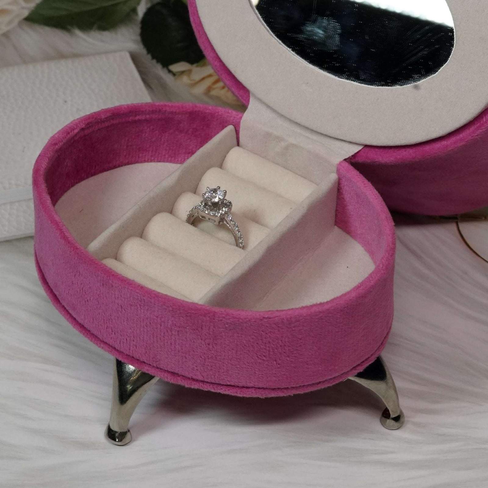 Vs sterling silver cocktail ring 1026 Velvet box by Shweta