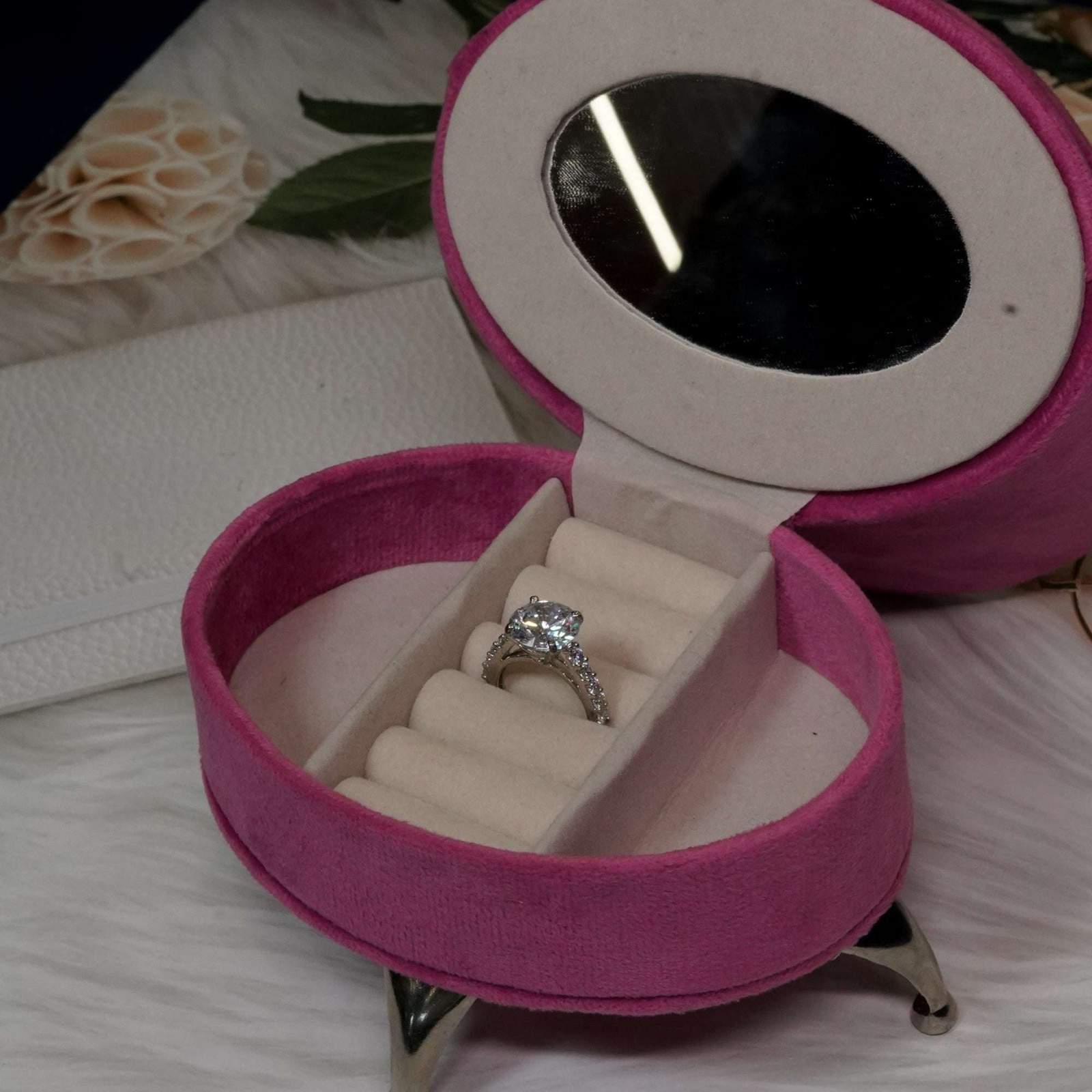 Vs sterling silver cocktail ring 1024 Velvet box by Shweta