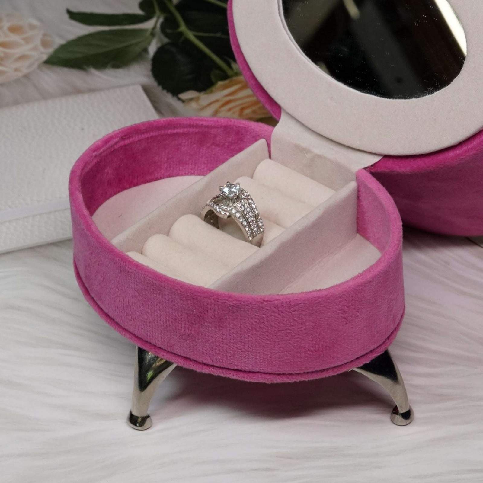 Vs sterling silver cocktail ring 1013 Velvet box by Shweta