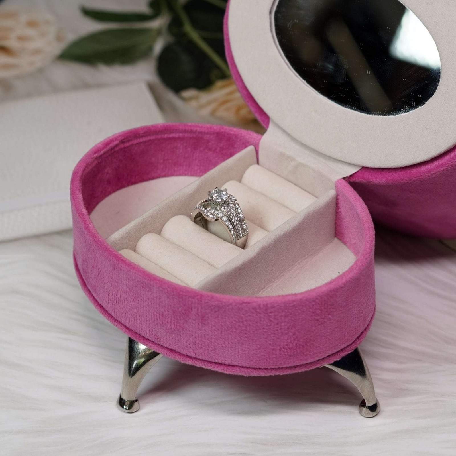 Vs sterling silver cocktail ring 1013 Velvet box by Shweta