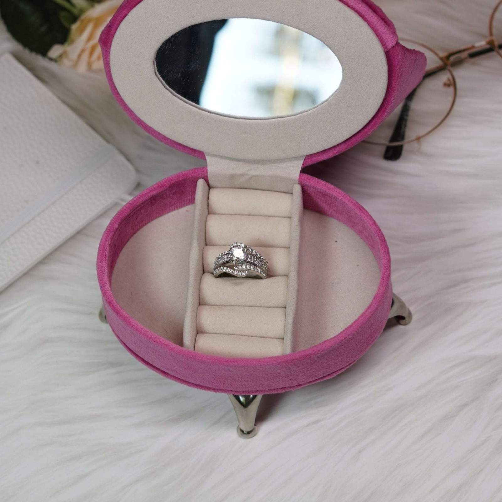 Vs sterling silver cocktail ring 1013 Velvet box by Shweta