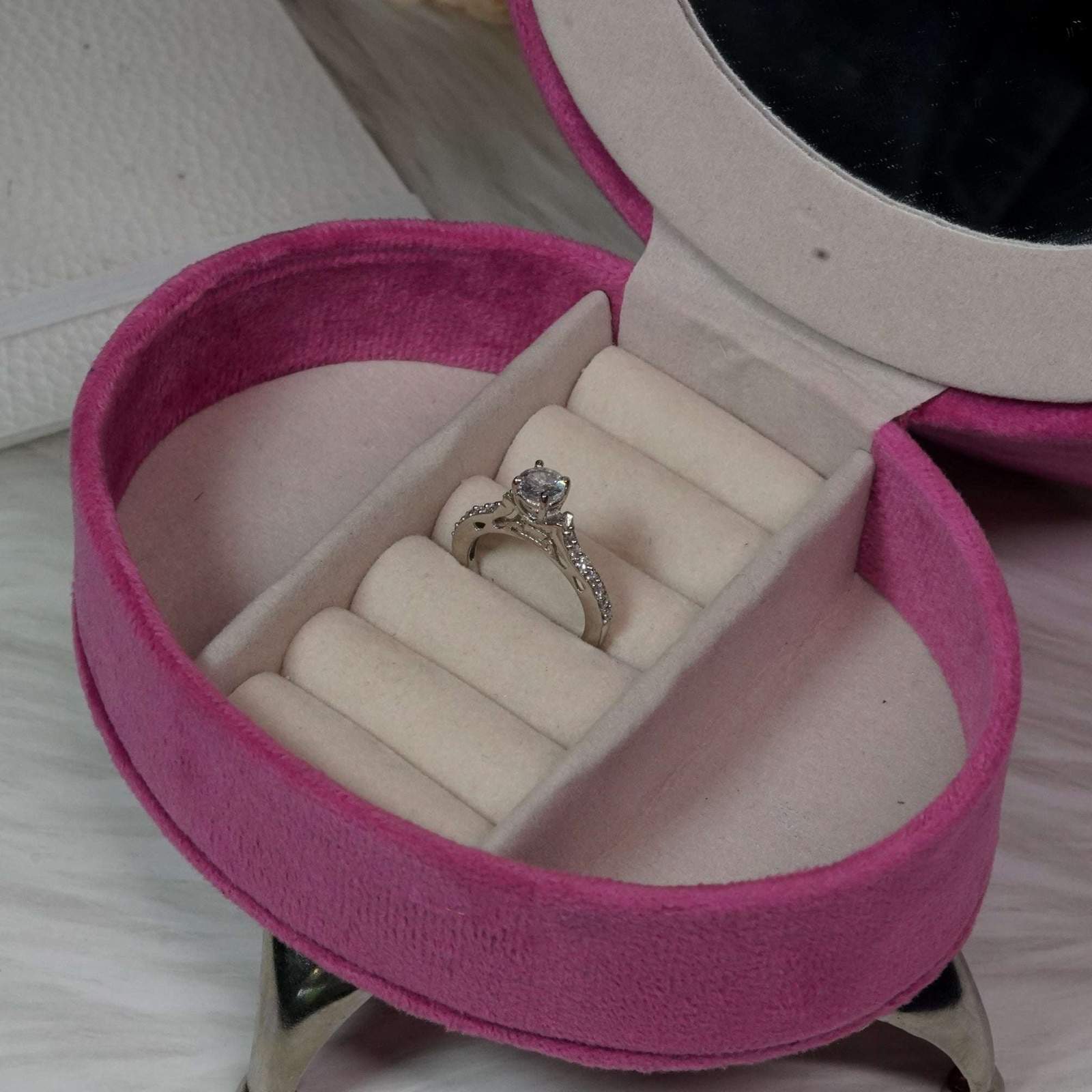 Vs sterling silver cocktail ring 1022 Velvet box by Shweta