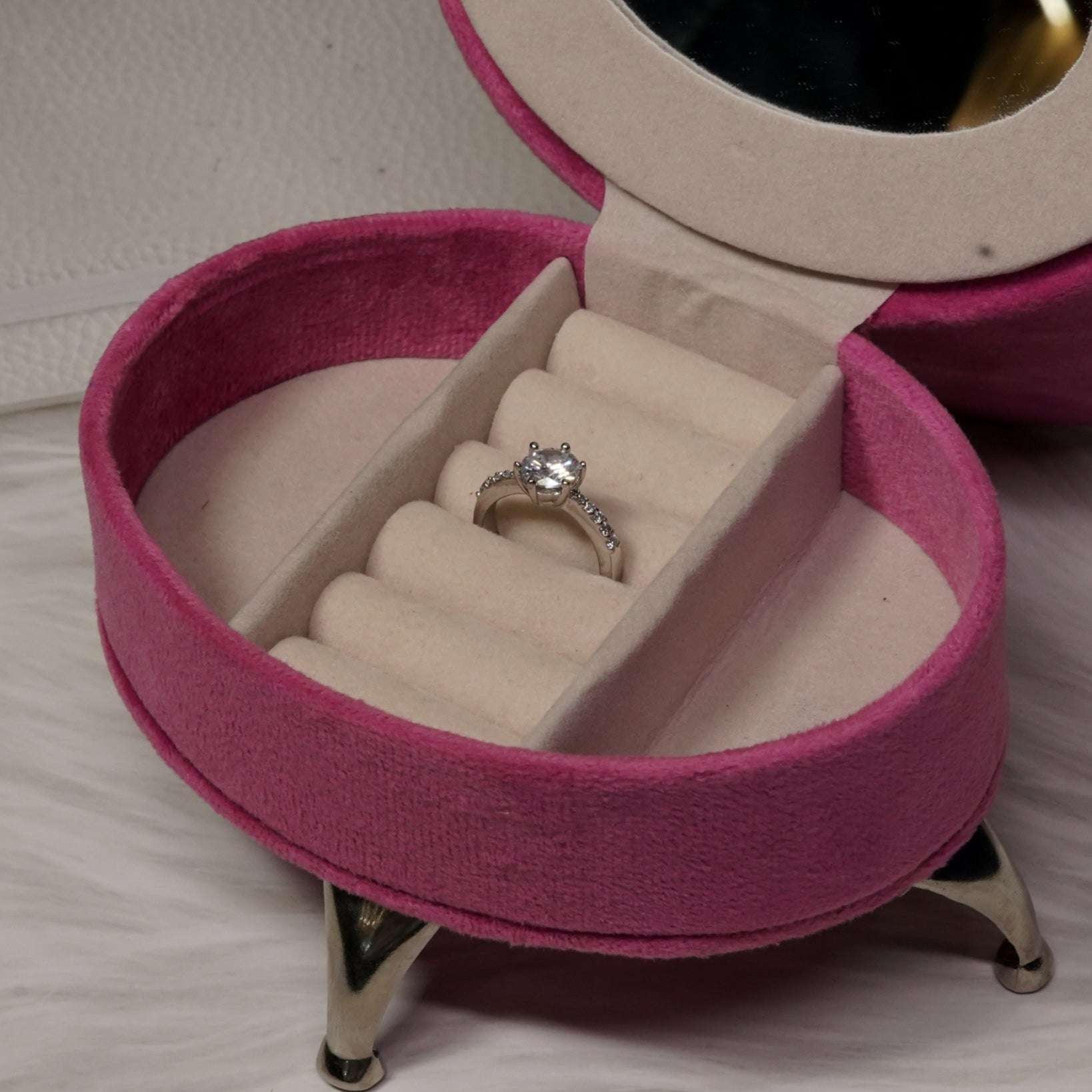 Vs sterling silver cocktail ring 1005 Velvet box by Shweta