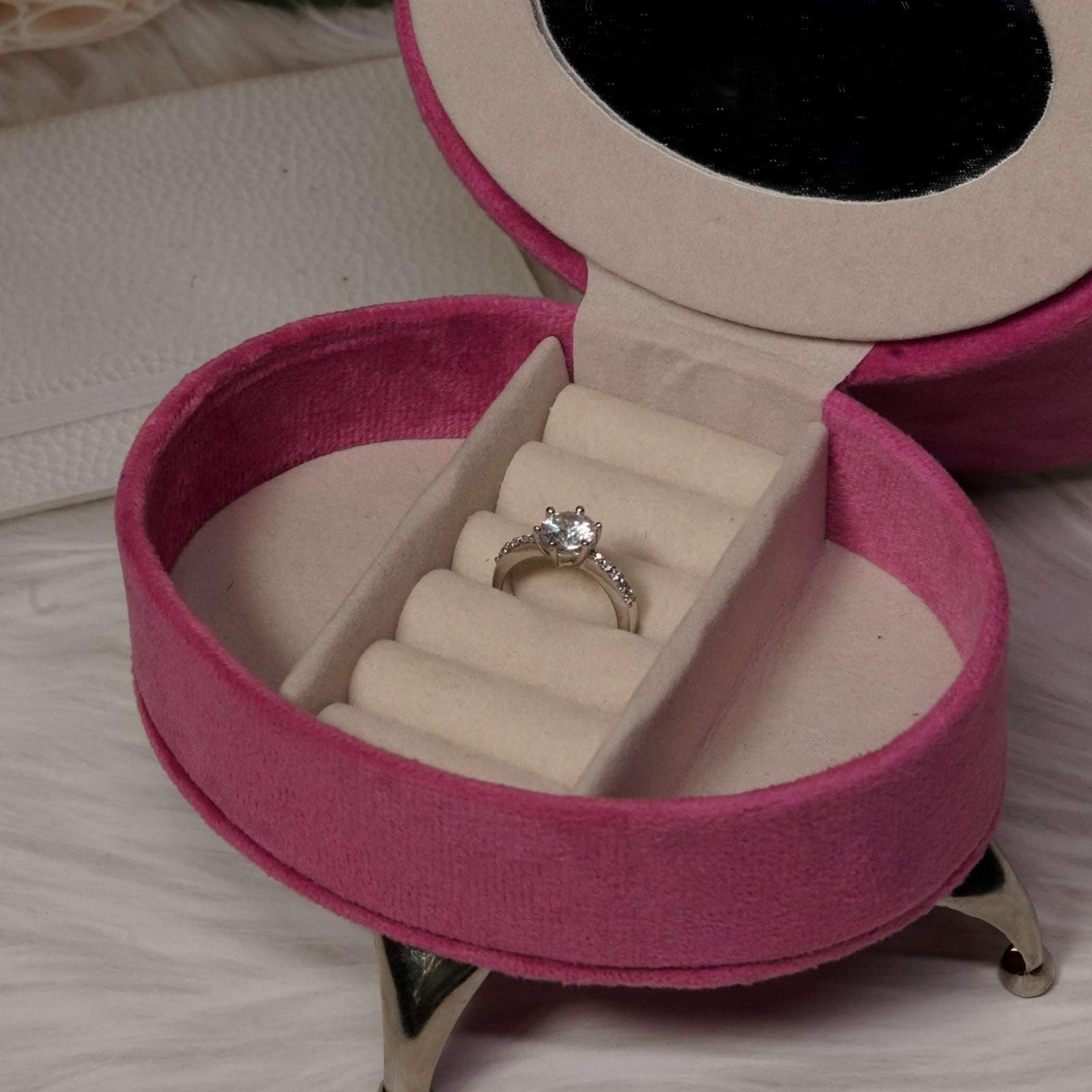 Vs sterling silver cocktail ring 1005 Velvet box by Shweta