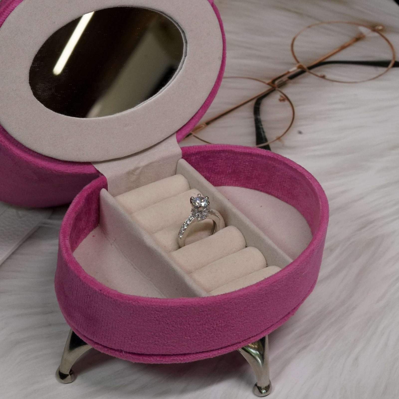 Vs sterling silver cocktail ring 1020 Velvet box by Shweta