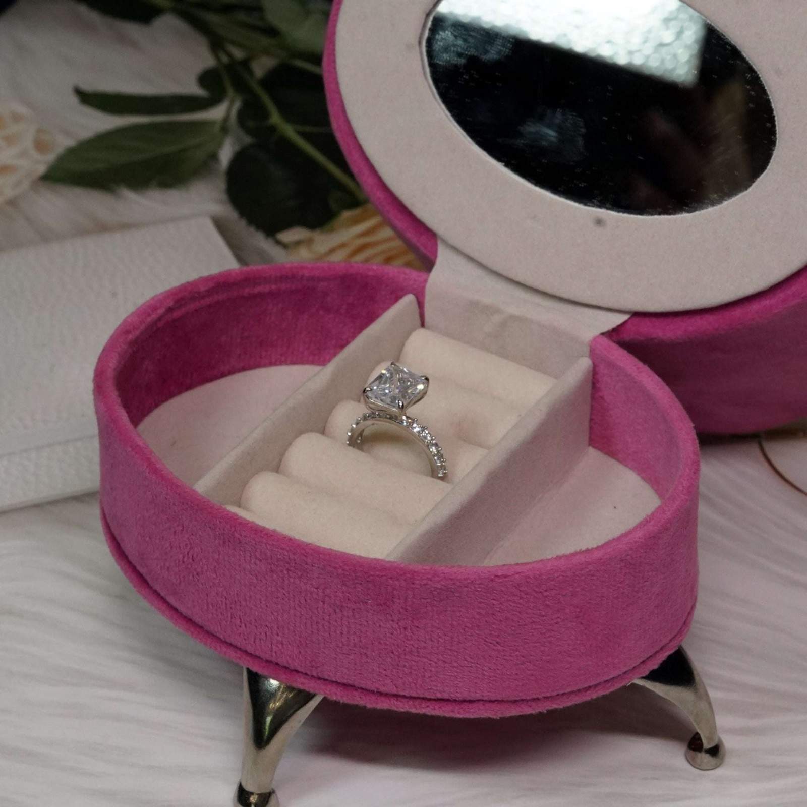 Vs sterling silver cocktail ring 1003 Velvet box by Shweta