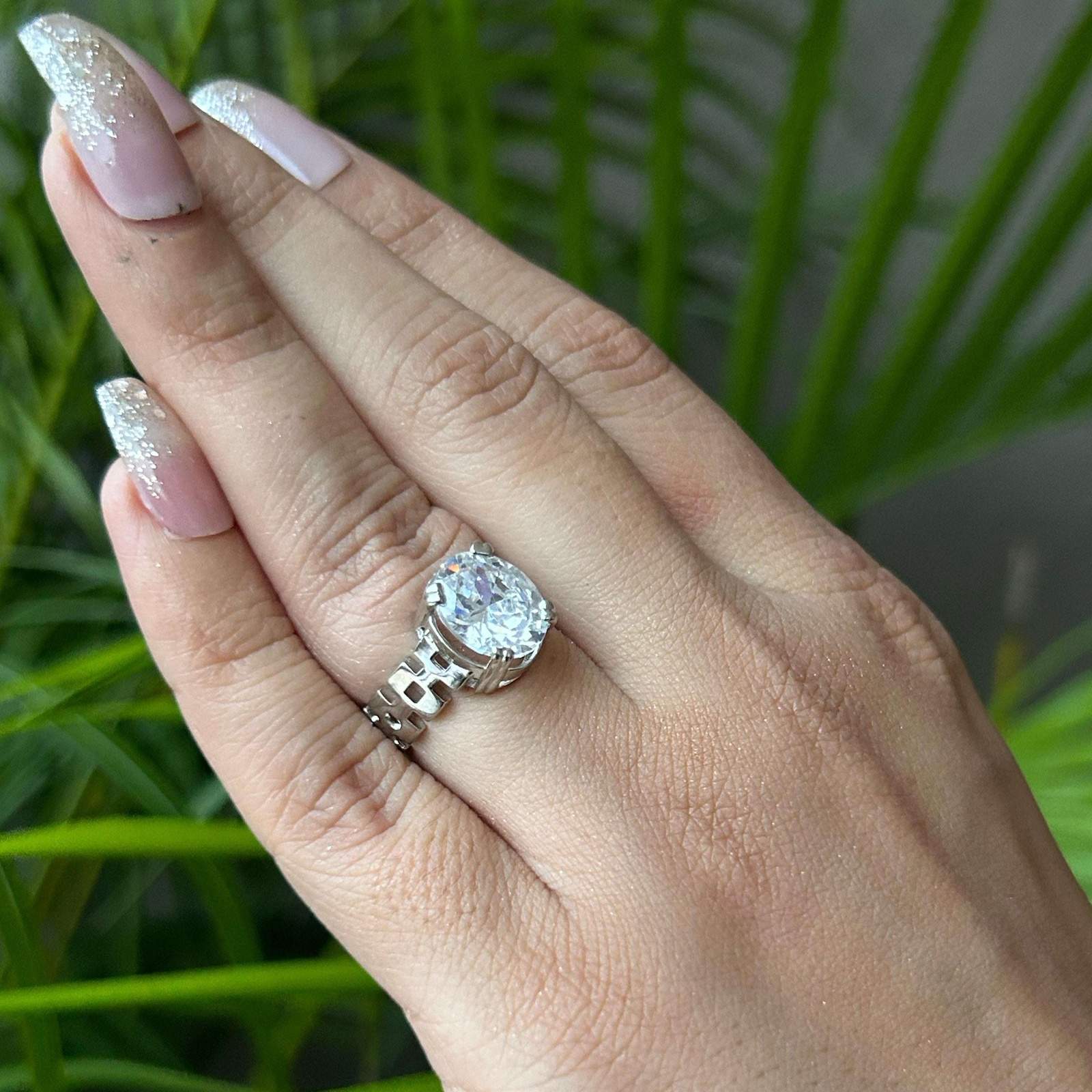 Vs sterling silver cocktail ring 1016 Velvet box by Shweta