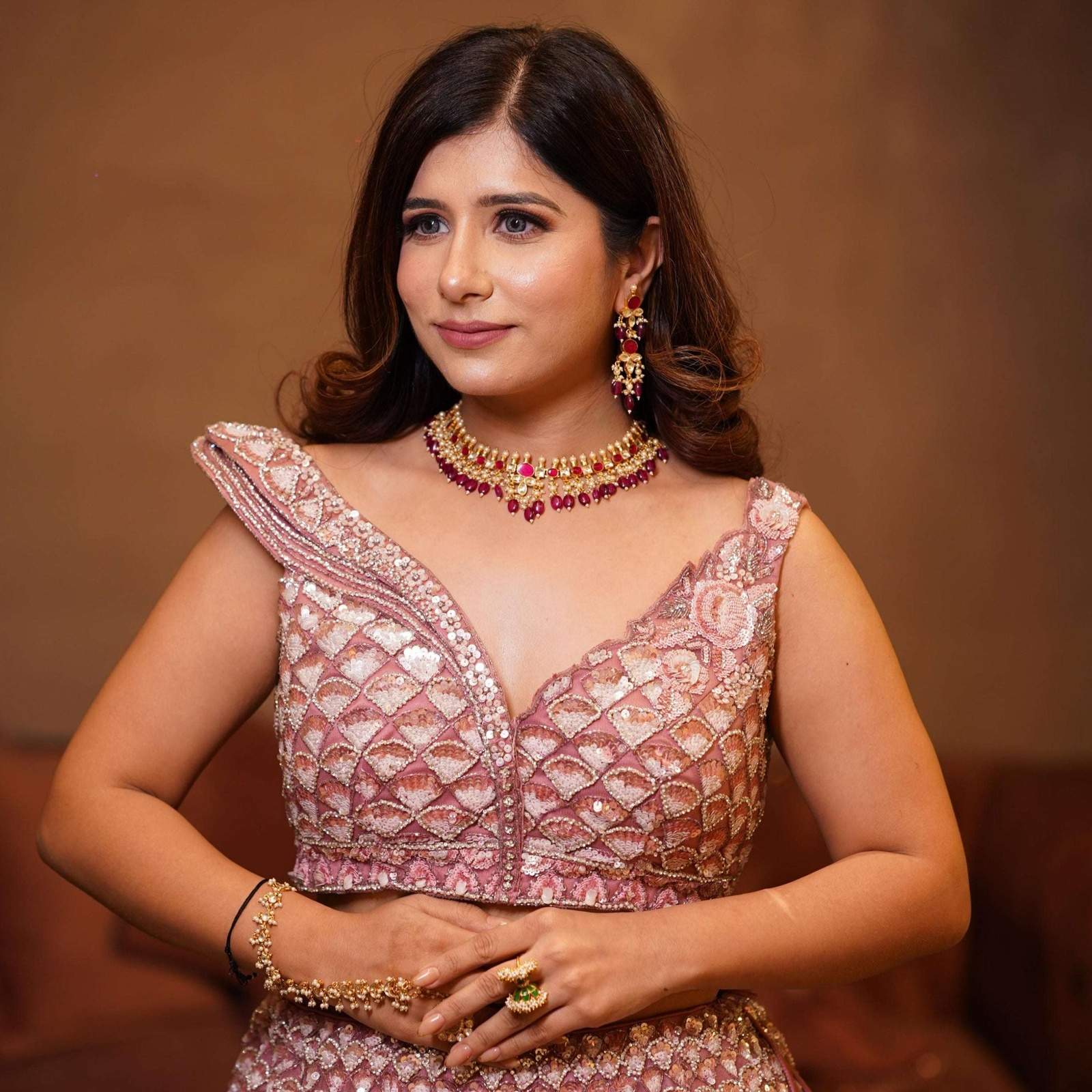 Nayaab Ruhaani Polki Neckpiece Velvet box by Shweta