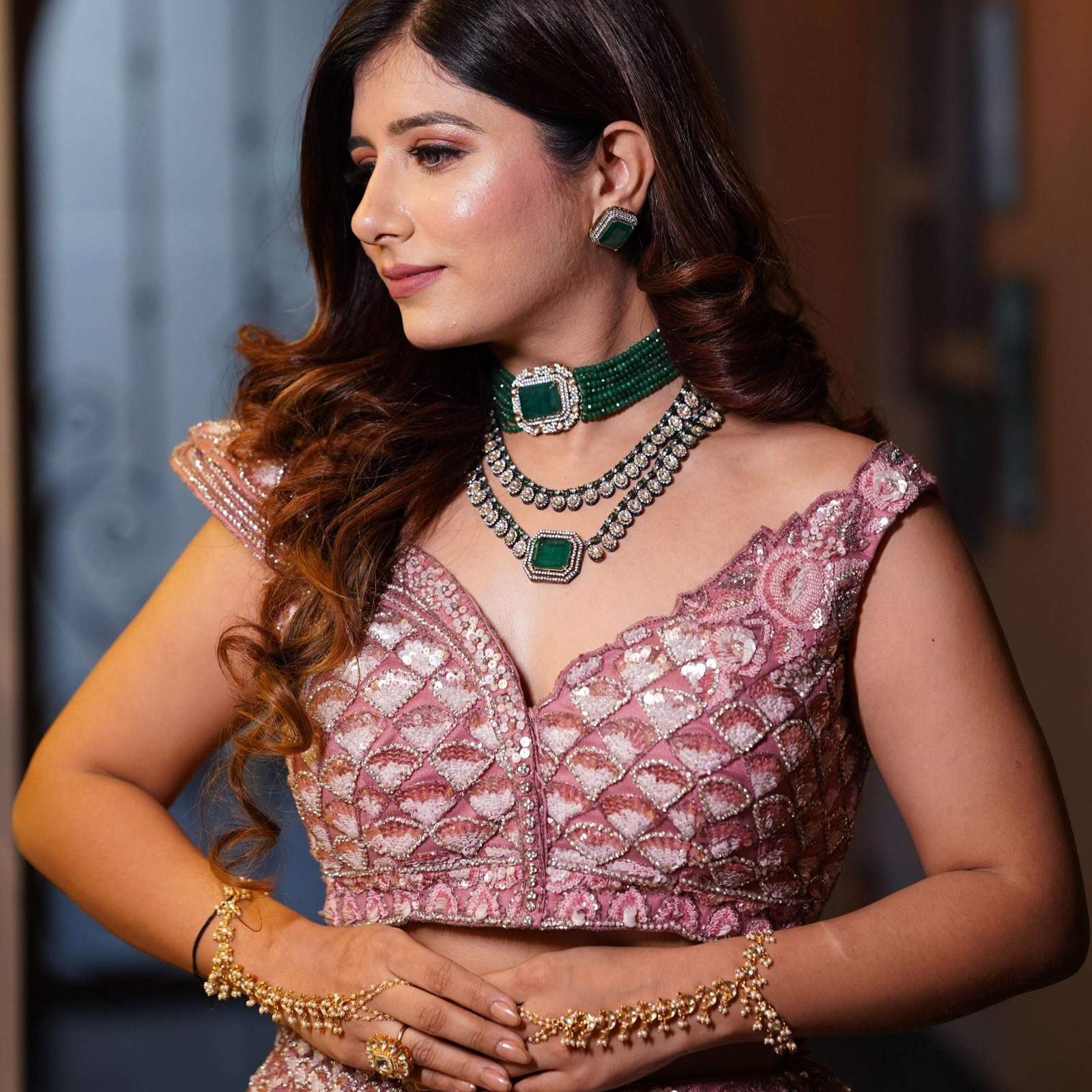 Nayaab laiba neckpiece velvet box by shweta