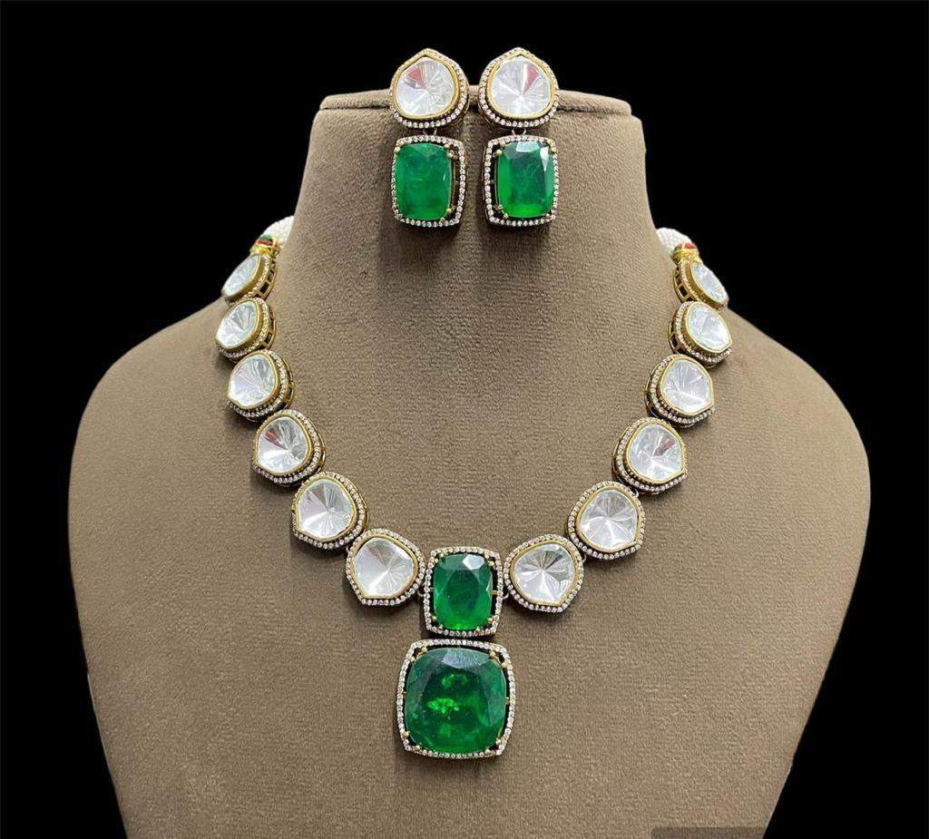 Nayaab Noor neckpiece