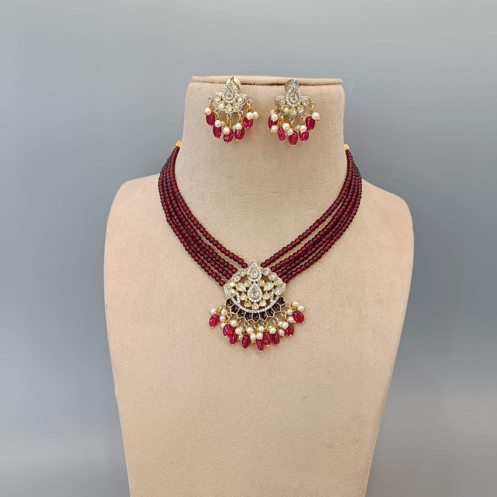 Nayaab alia Neckpiece