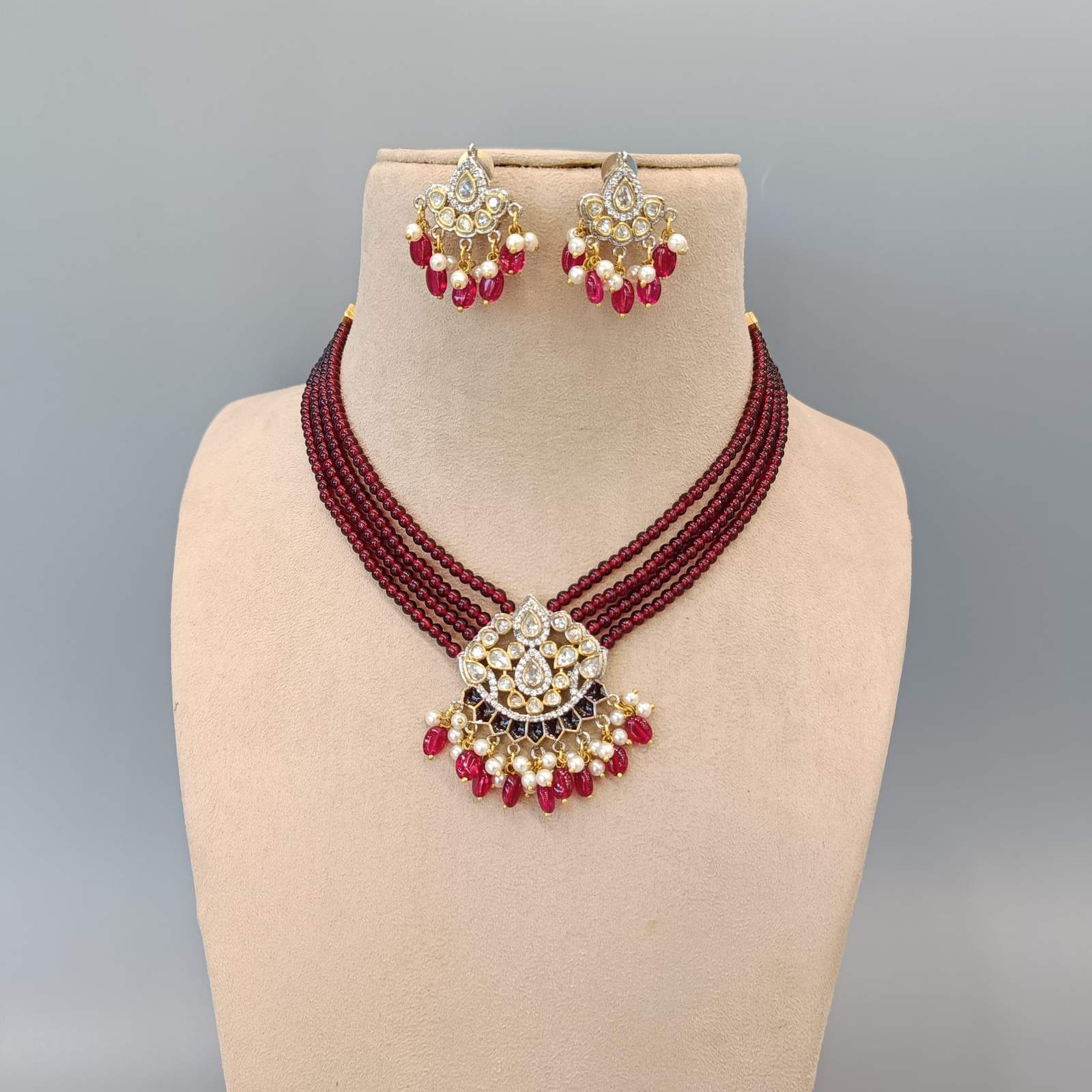 Nayaab alia Neckpiece