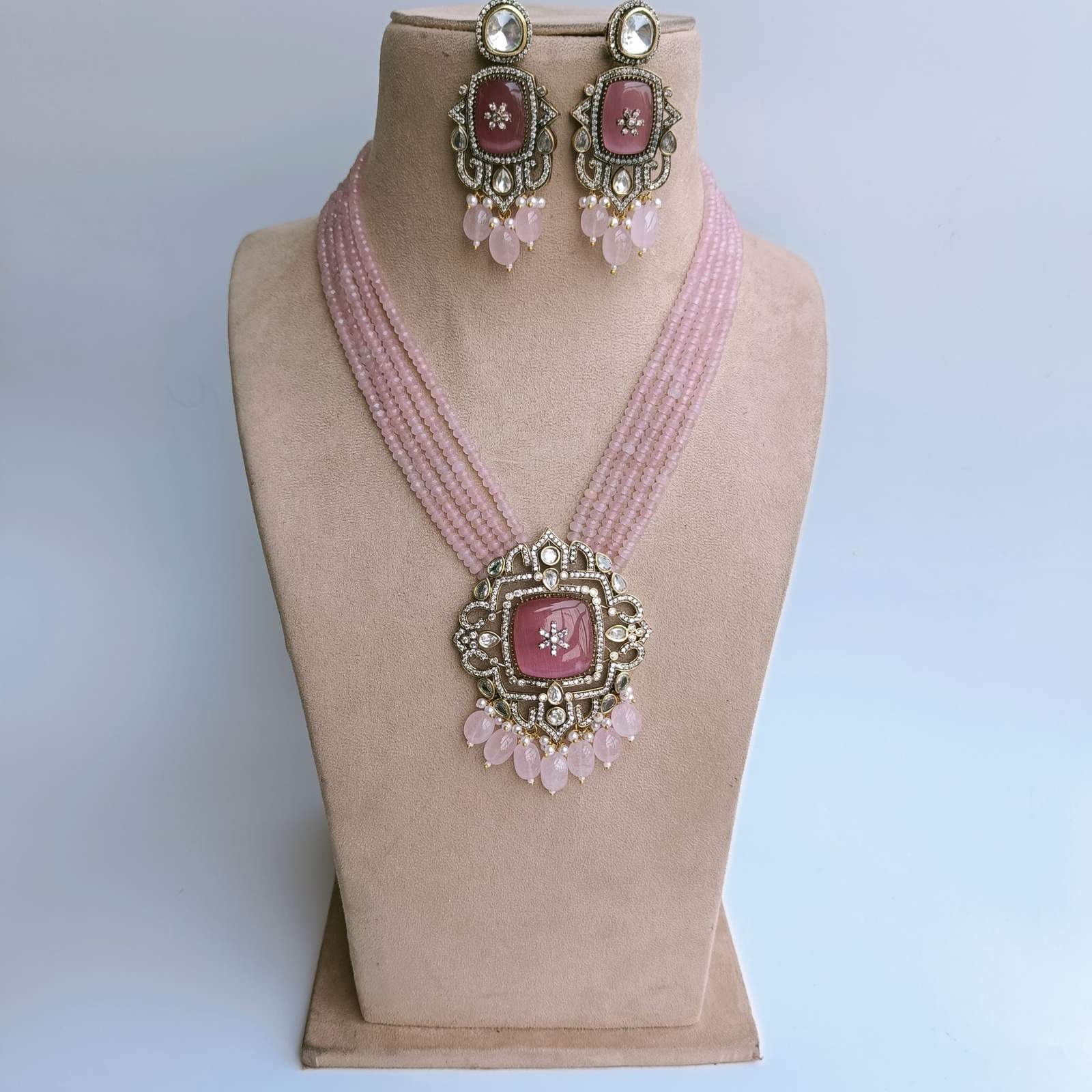 Nayaab Anamika Neckpiece