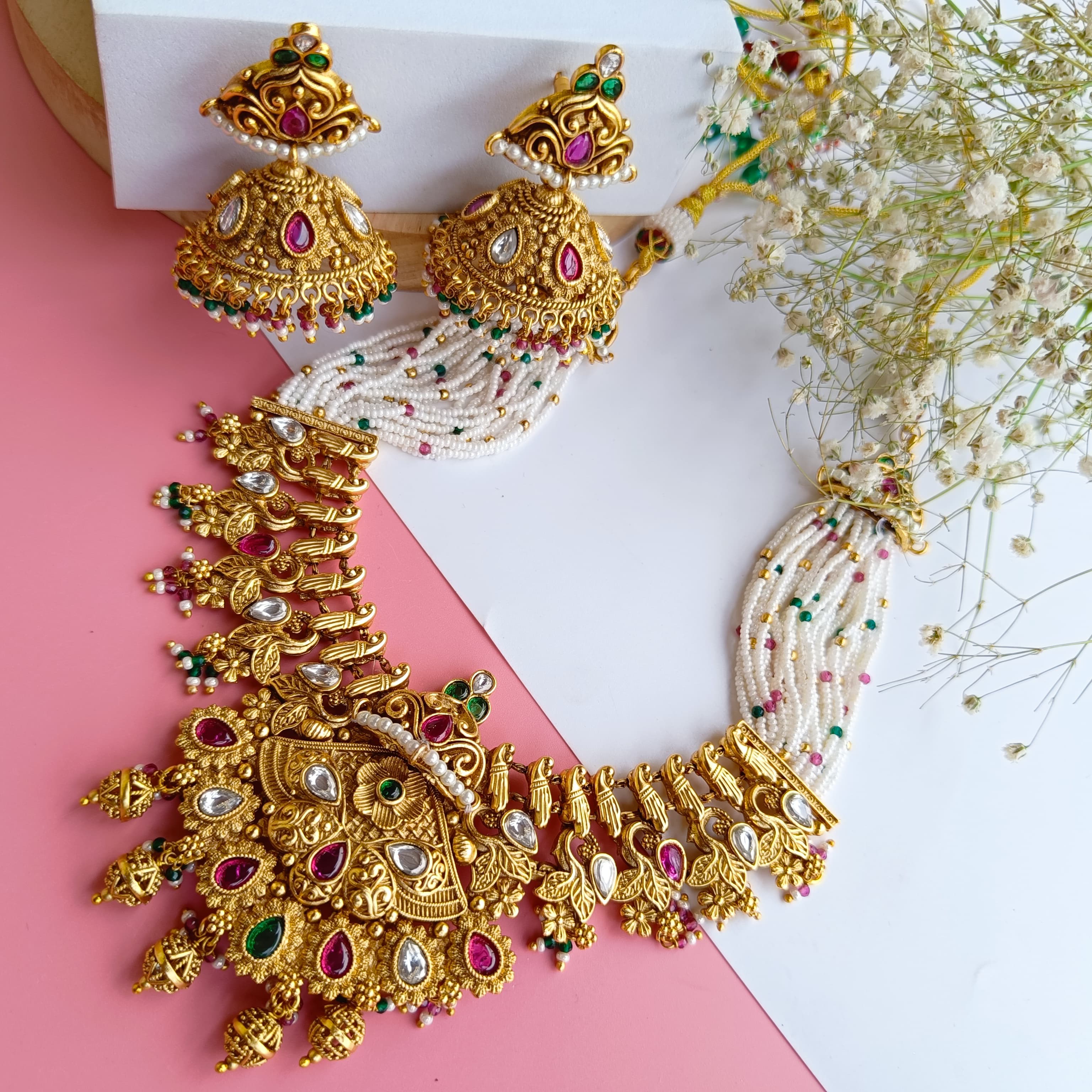 Nayaab Sofia Neckpiece - Golden