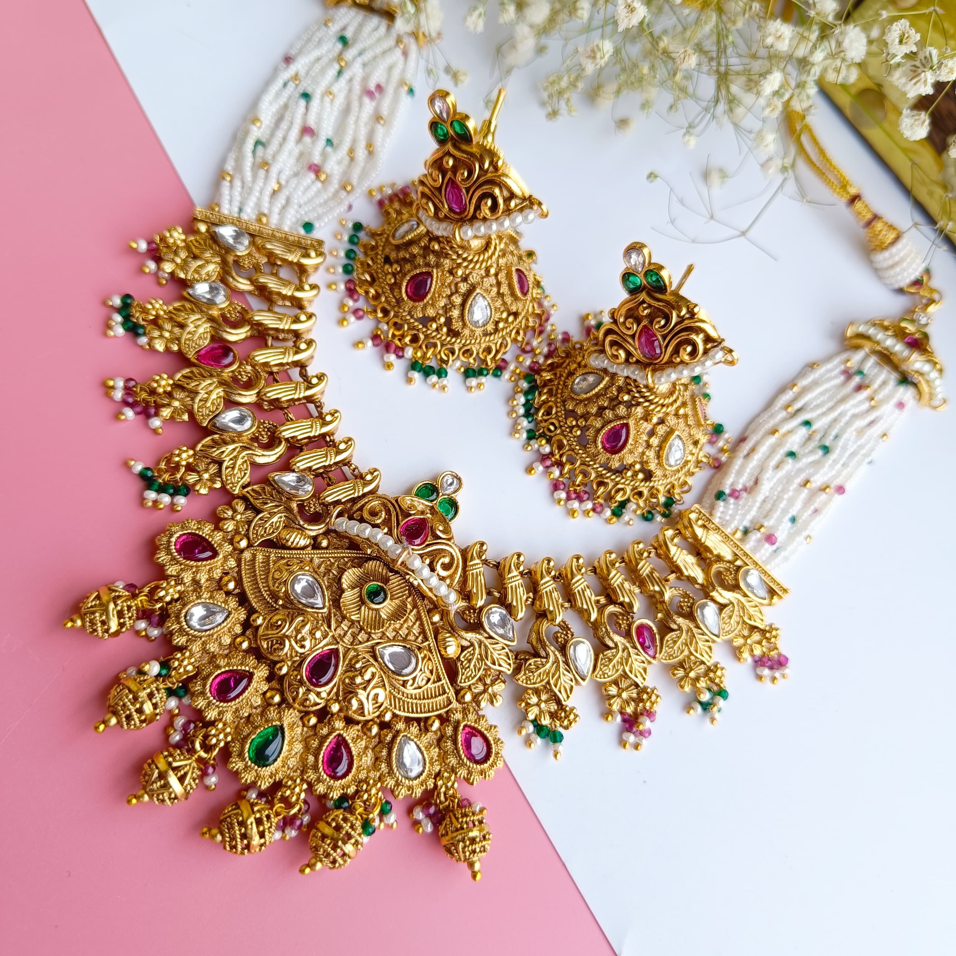 Nayaab Sofia Neckpiece - Golden