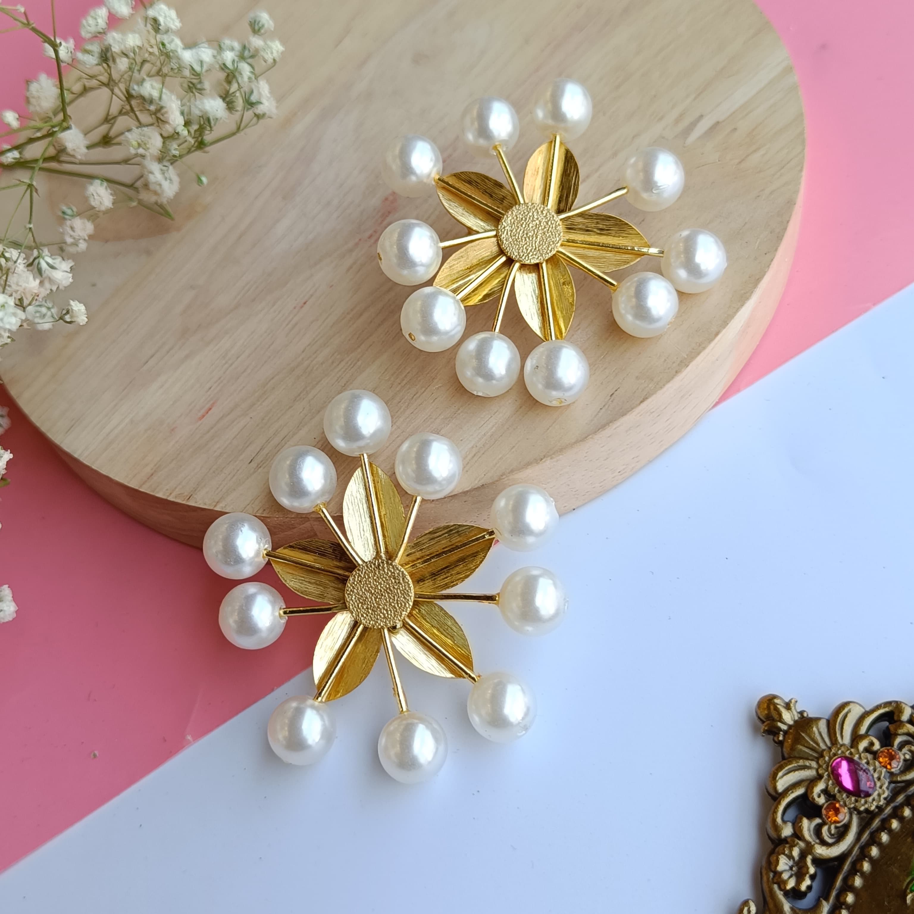 Layla Daisy Gold studs