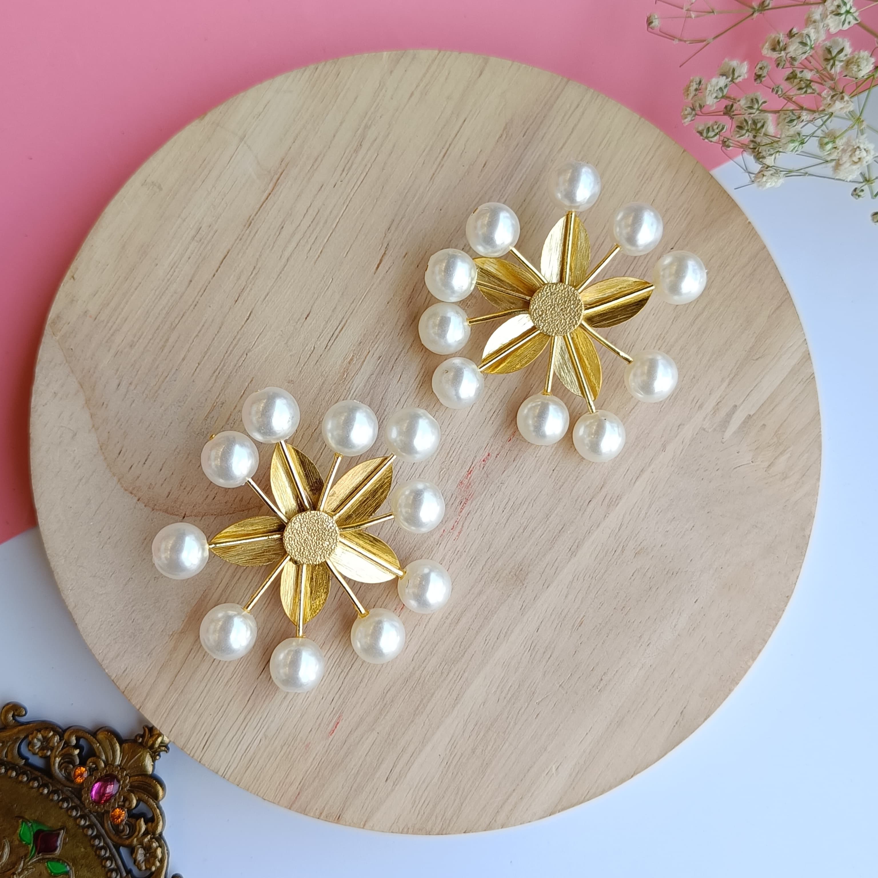 Layla Daisy Gold studs