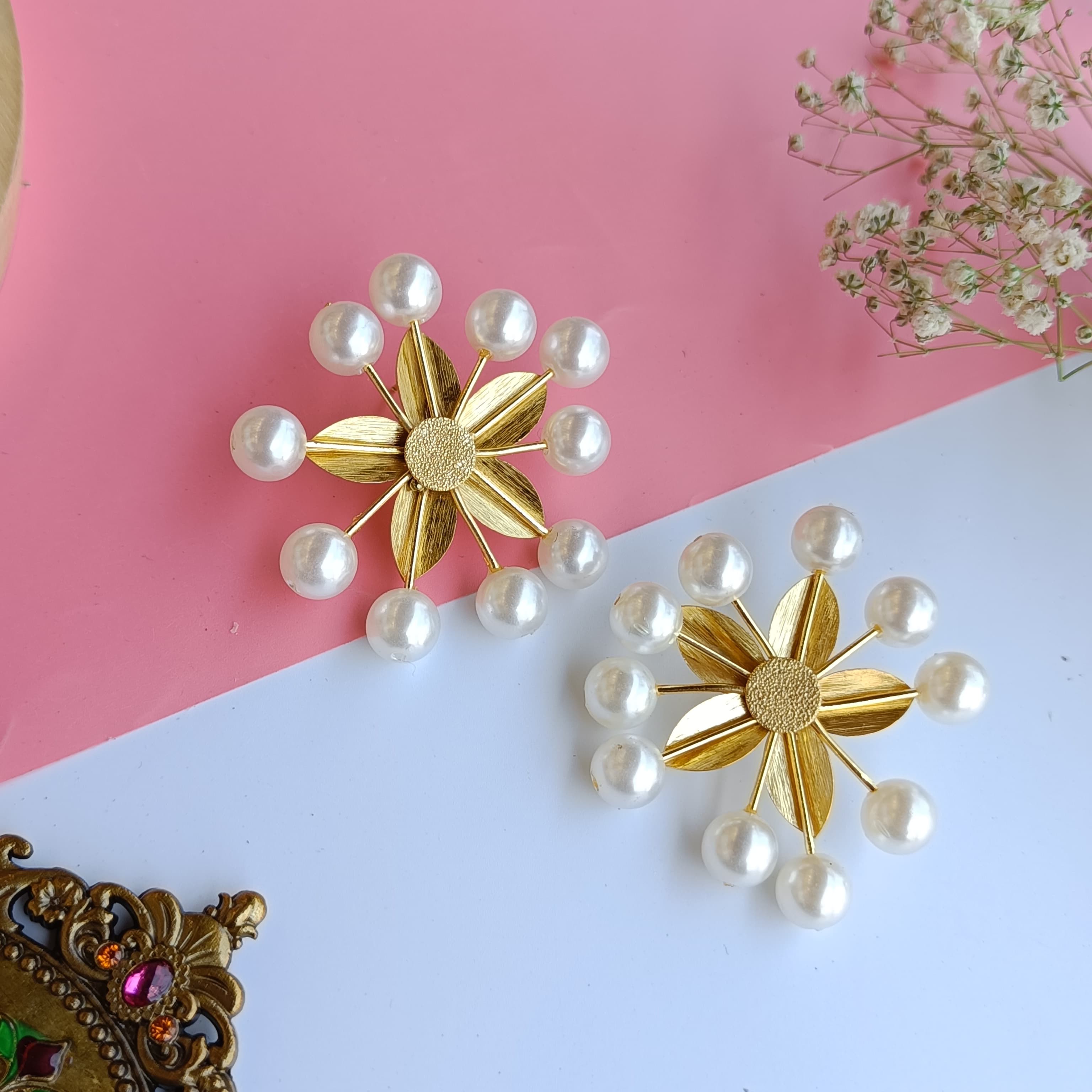 Layla Daisy Gold studs