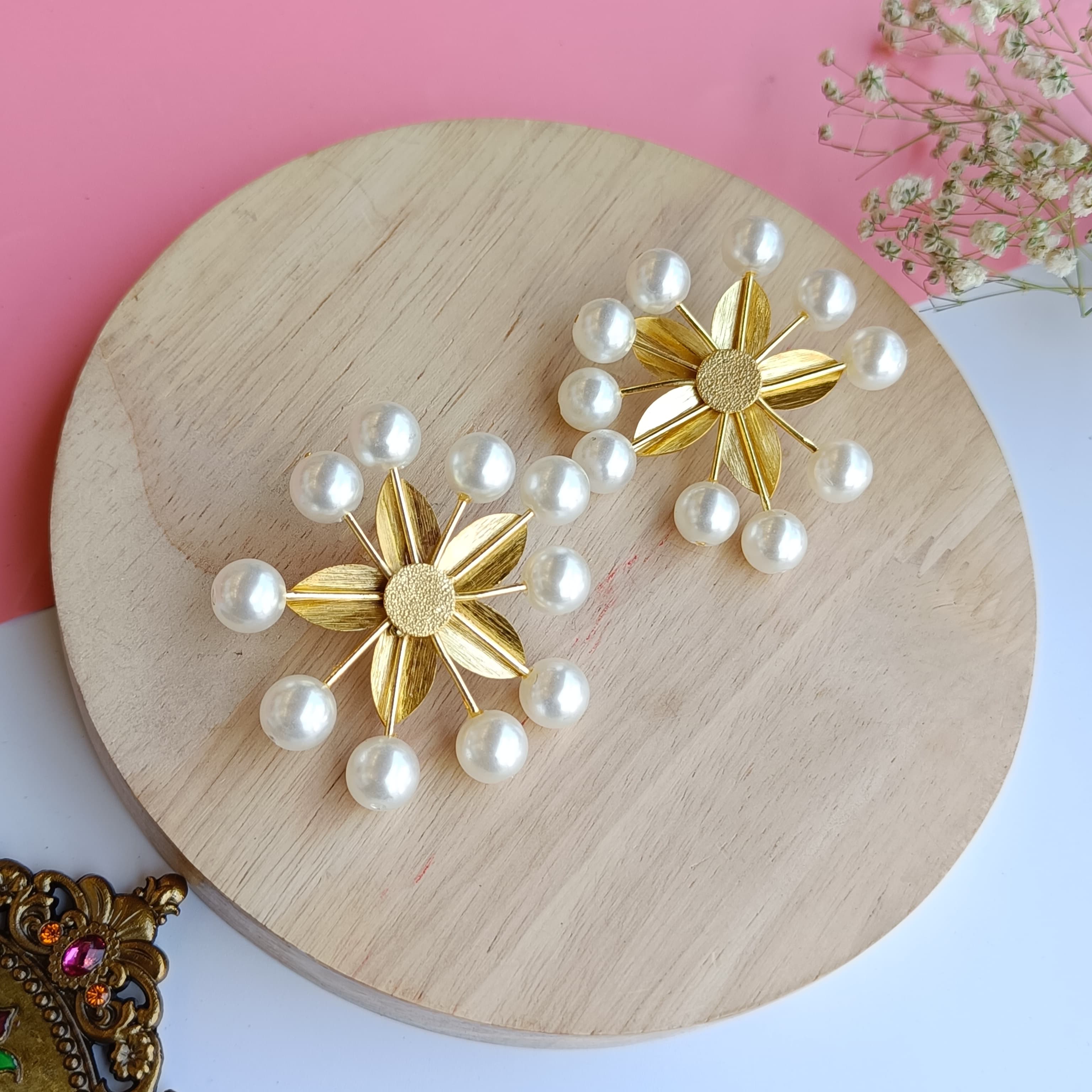 Layla Daisy Gold studs