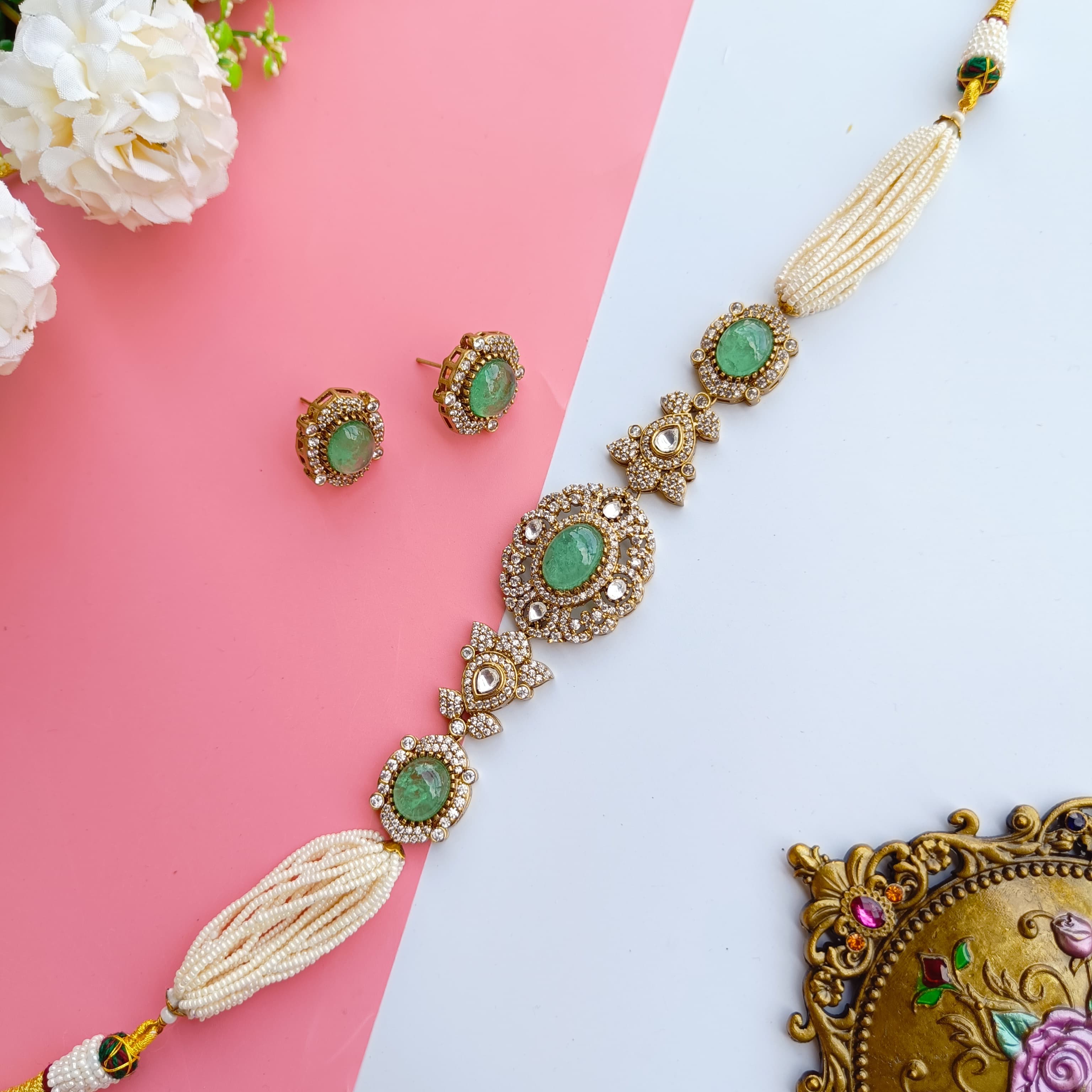 Nayaab rojisal Choker