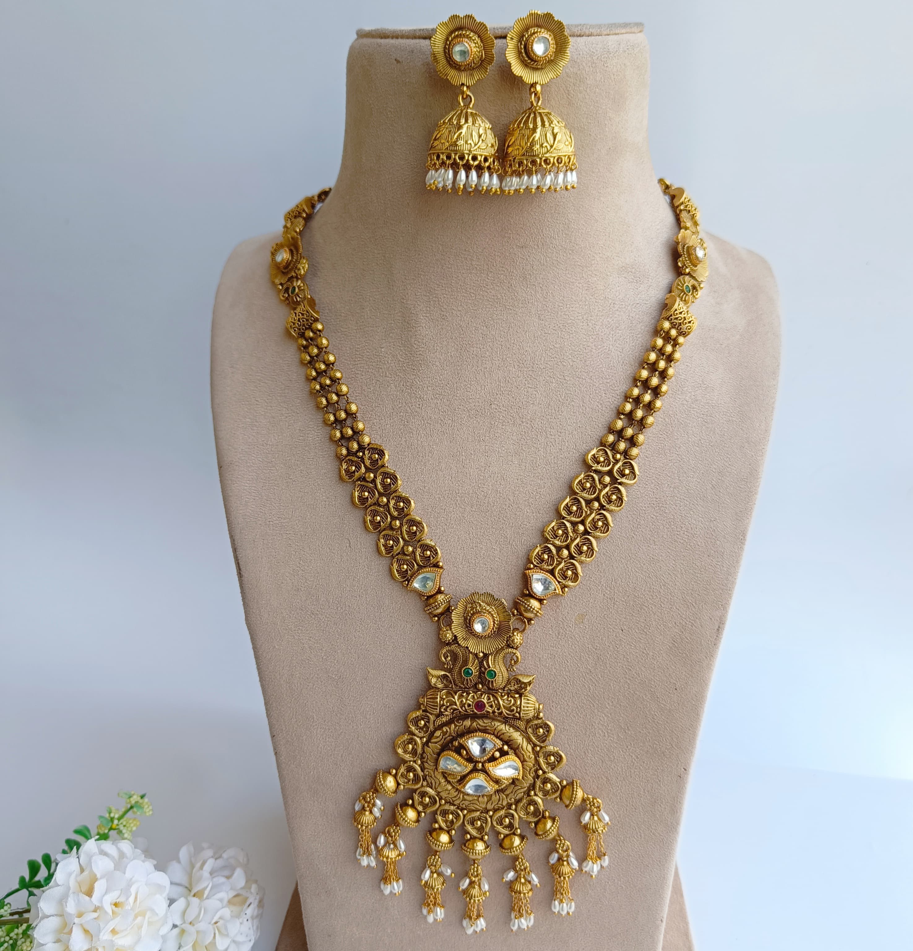 Nayaab Monica Neckpiece