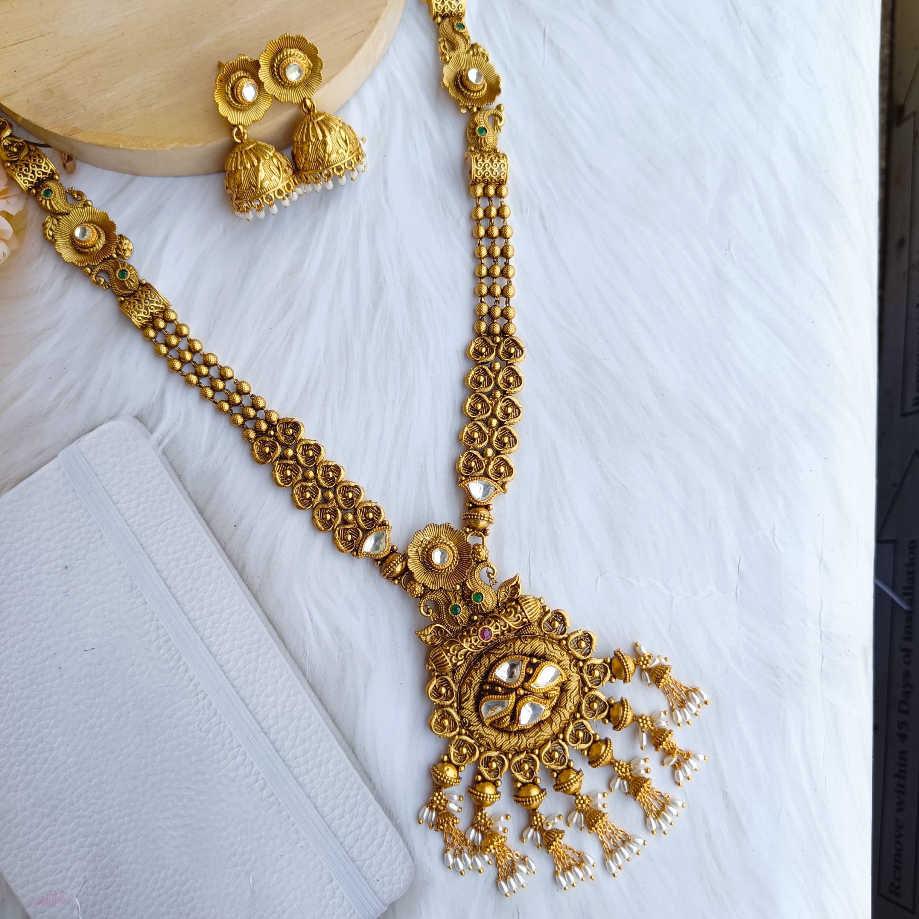 Nayaab Monica Neckpiece