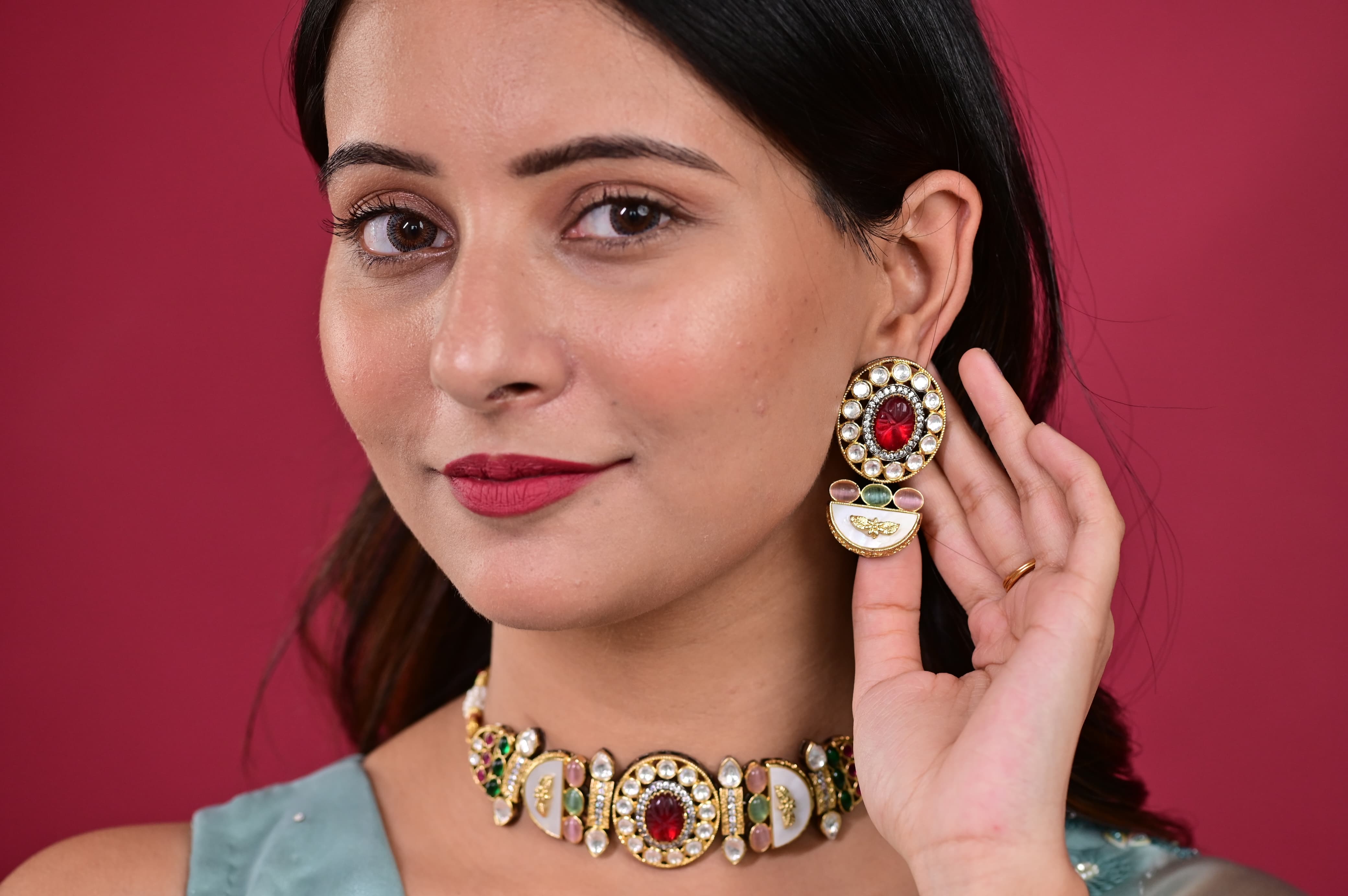 Nayaab Navratn choker