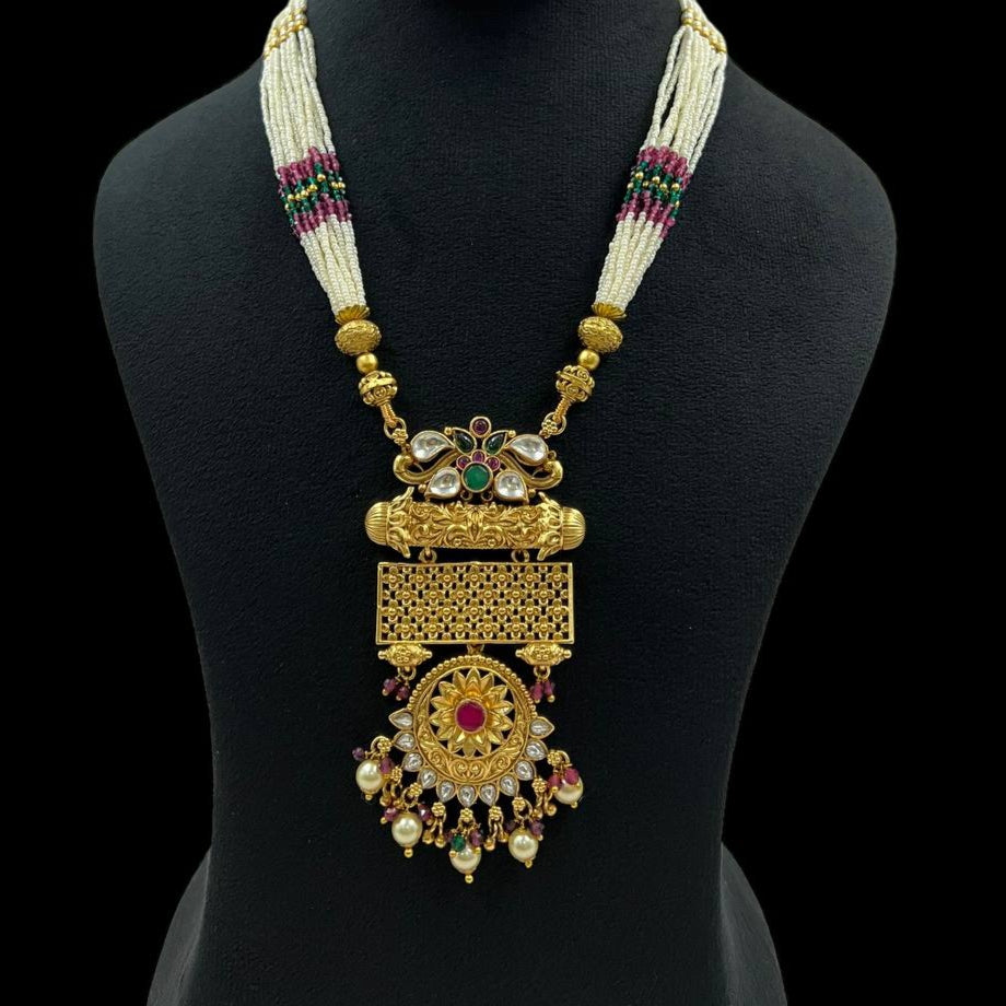 Nayaab Roohi Neckpiece