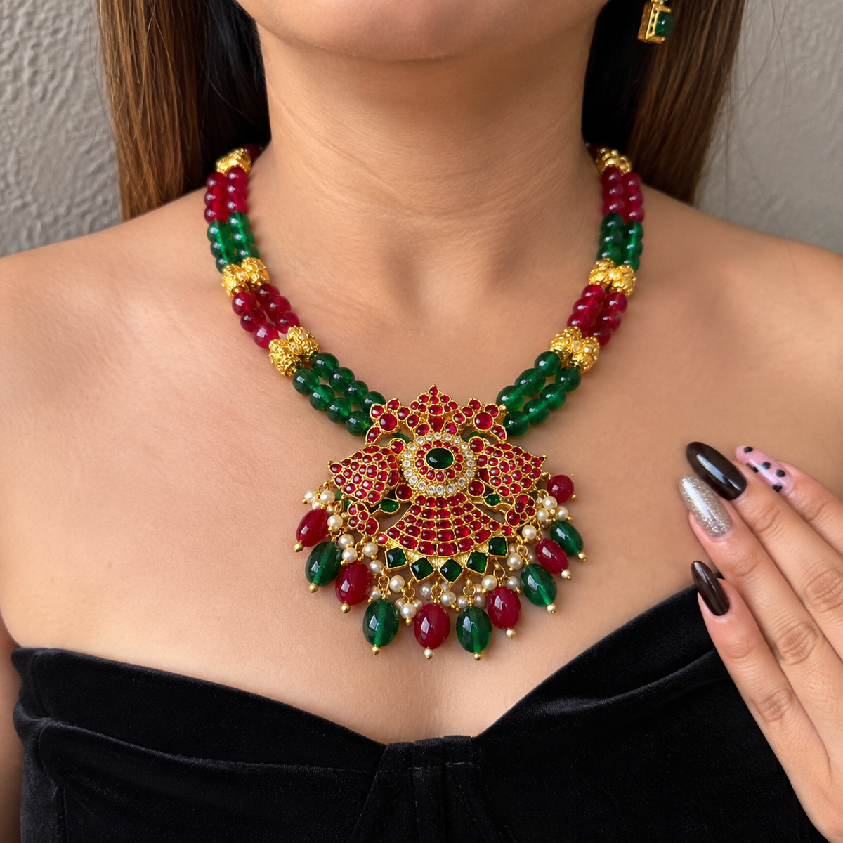 Nayaab Aliya Neckpiece