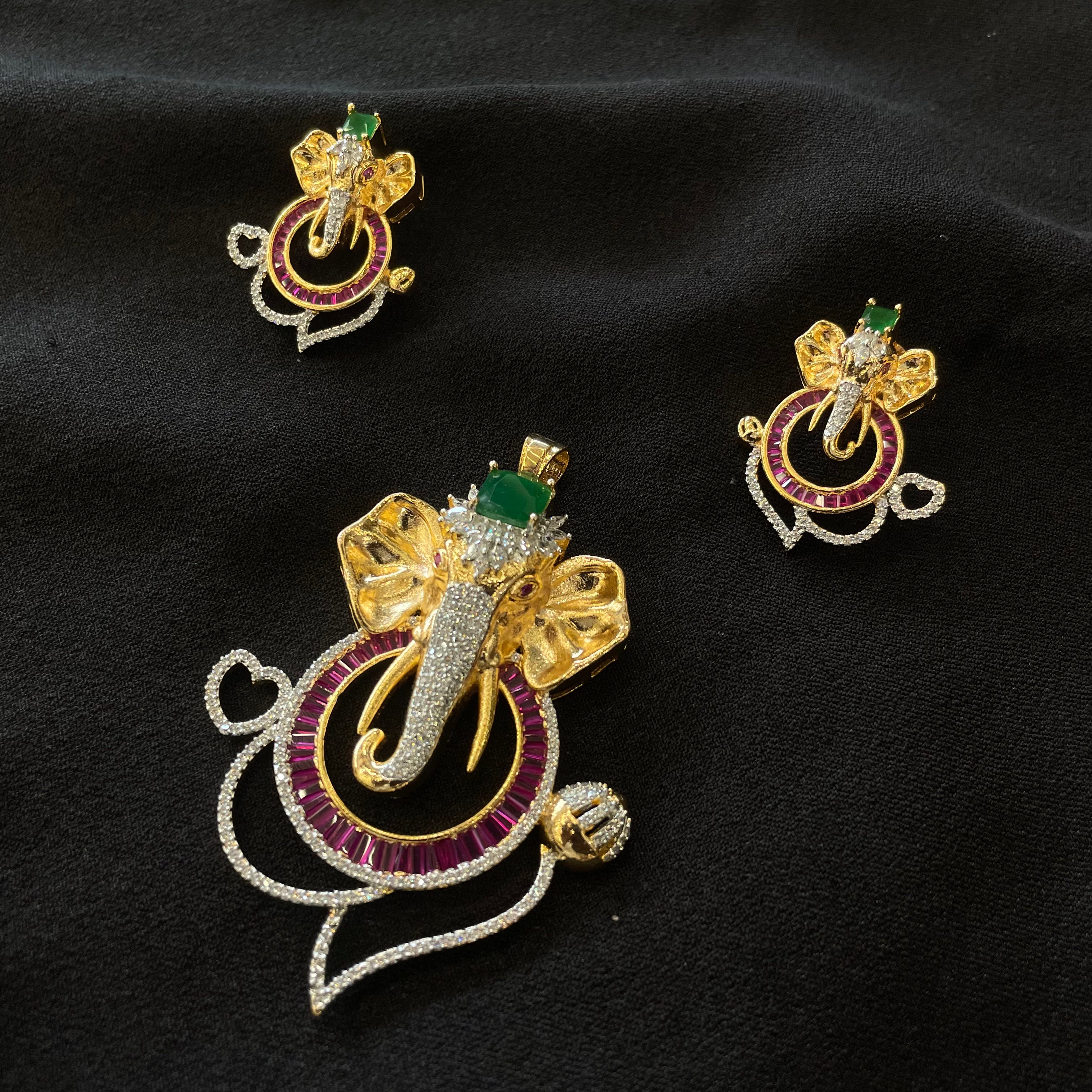 AD Noor Pendant Set