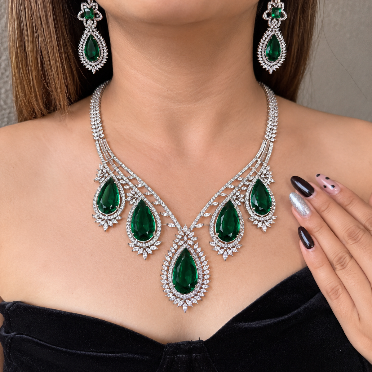 Ad Manvi neckpiece