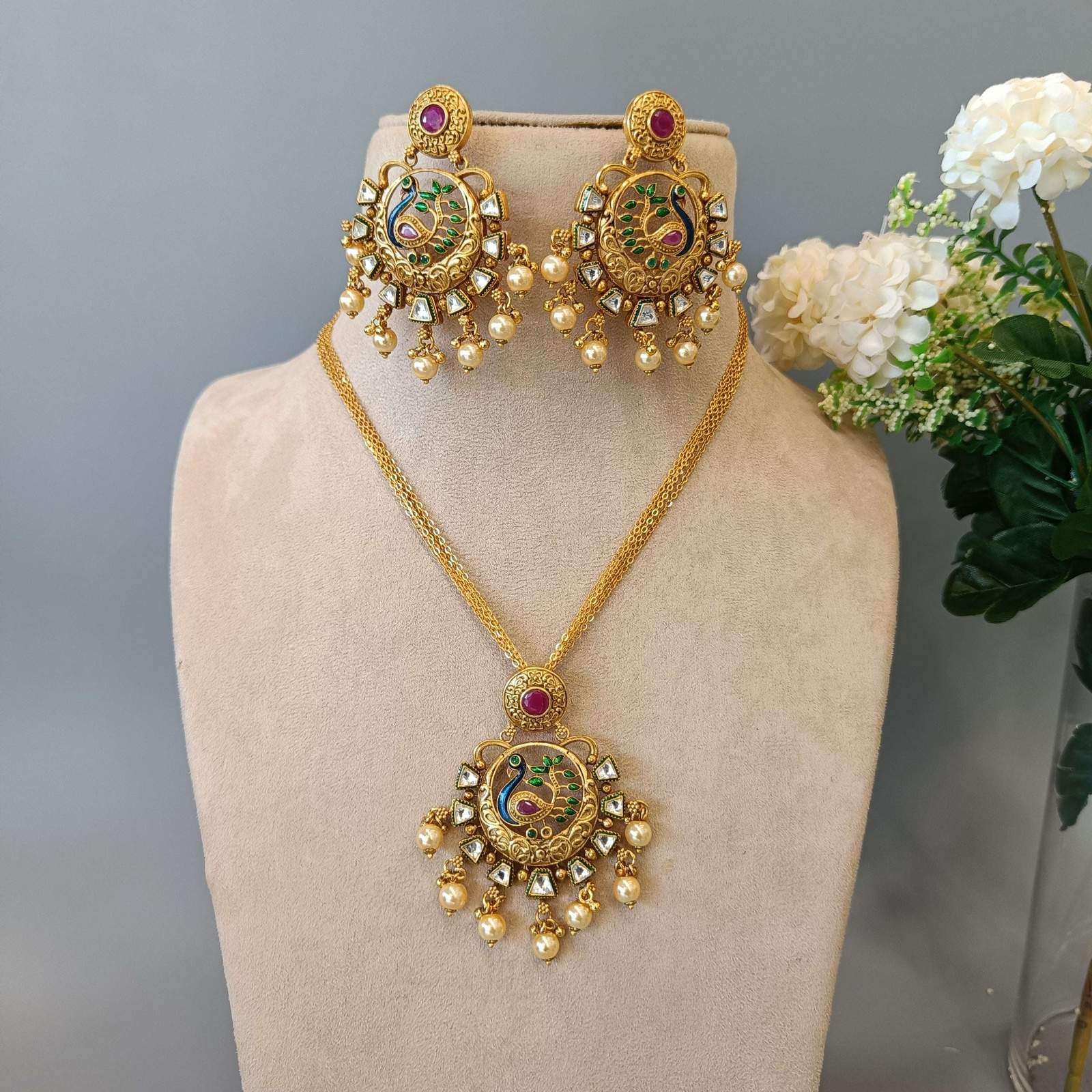 Nayaab Mayur Neckpiece velvet box by shweta