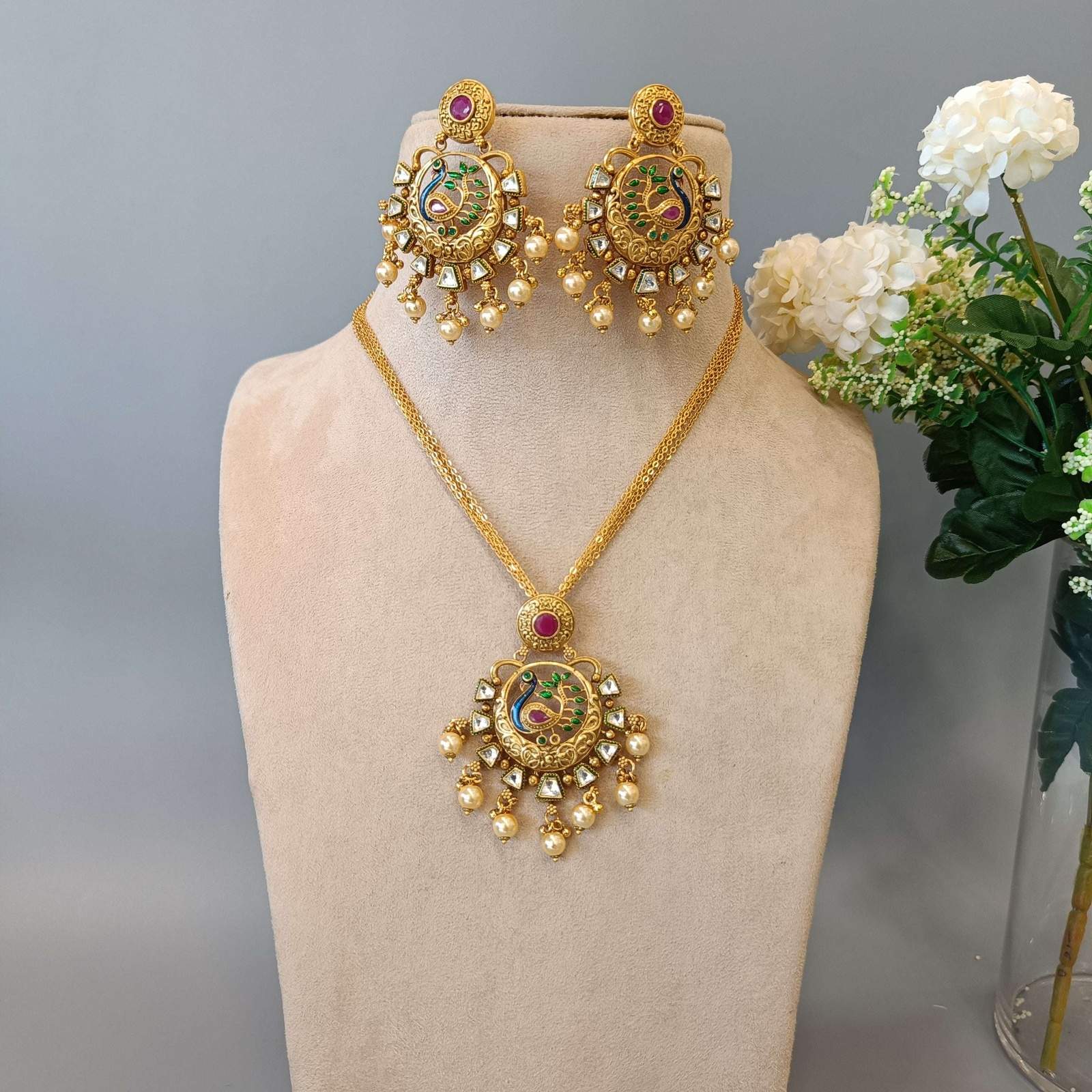 Nayaab Mayur Neckpiece velvet box by shweta