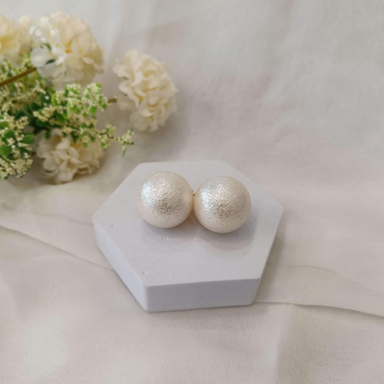 Cotton pearl studs Velvet box by Shweta