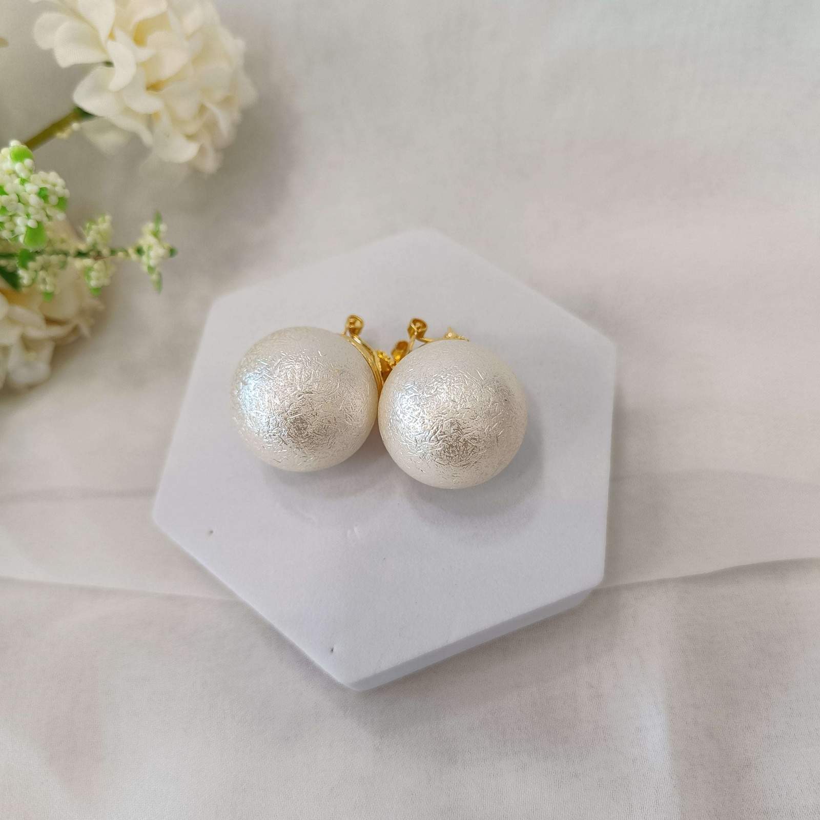 Cotton pearl studs Velvet box by Shweta