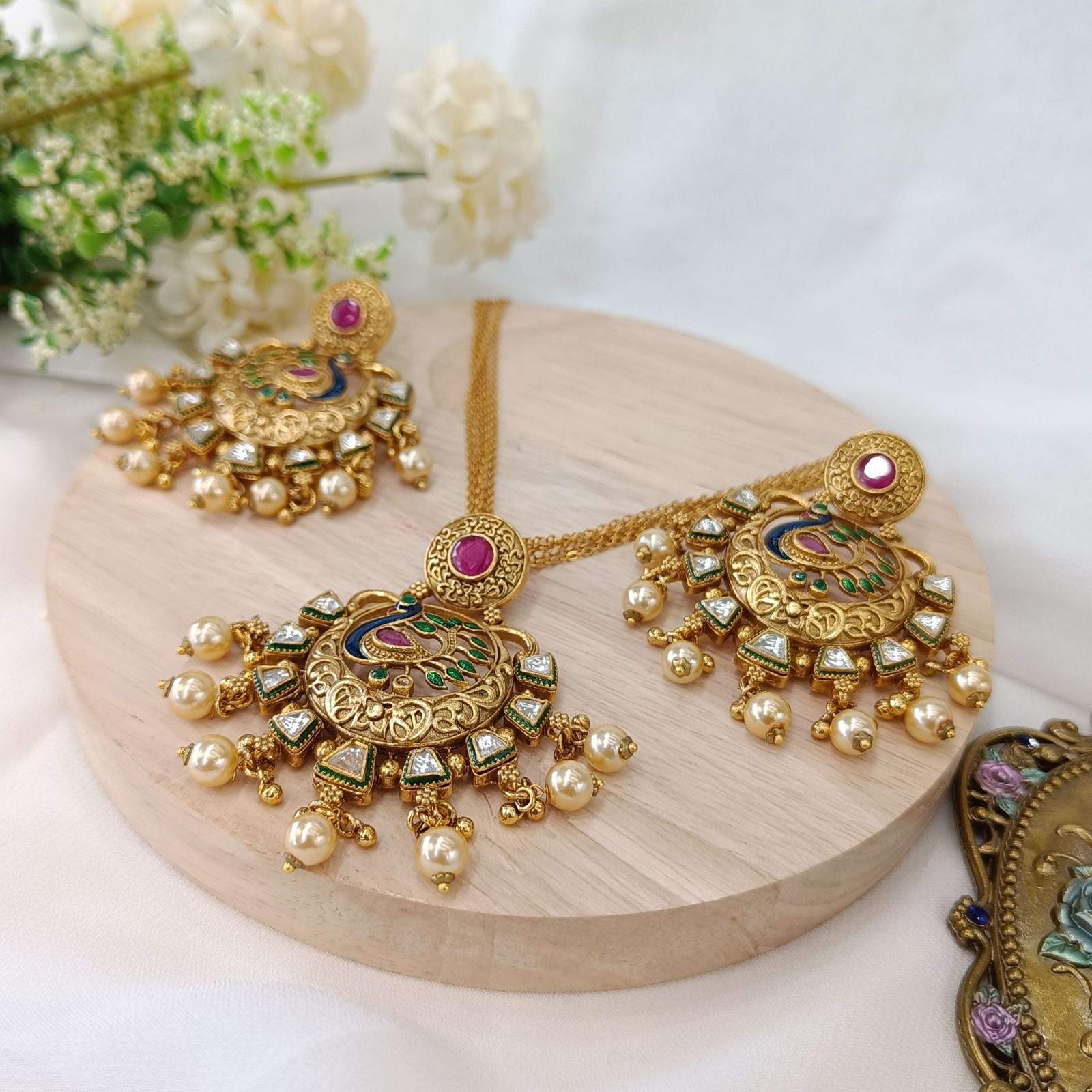 Nayaab Mayur Neckpiece velvet box by shweta