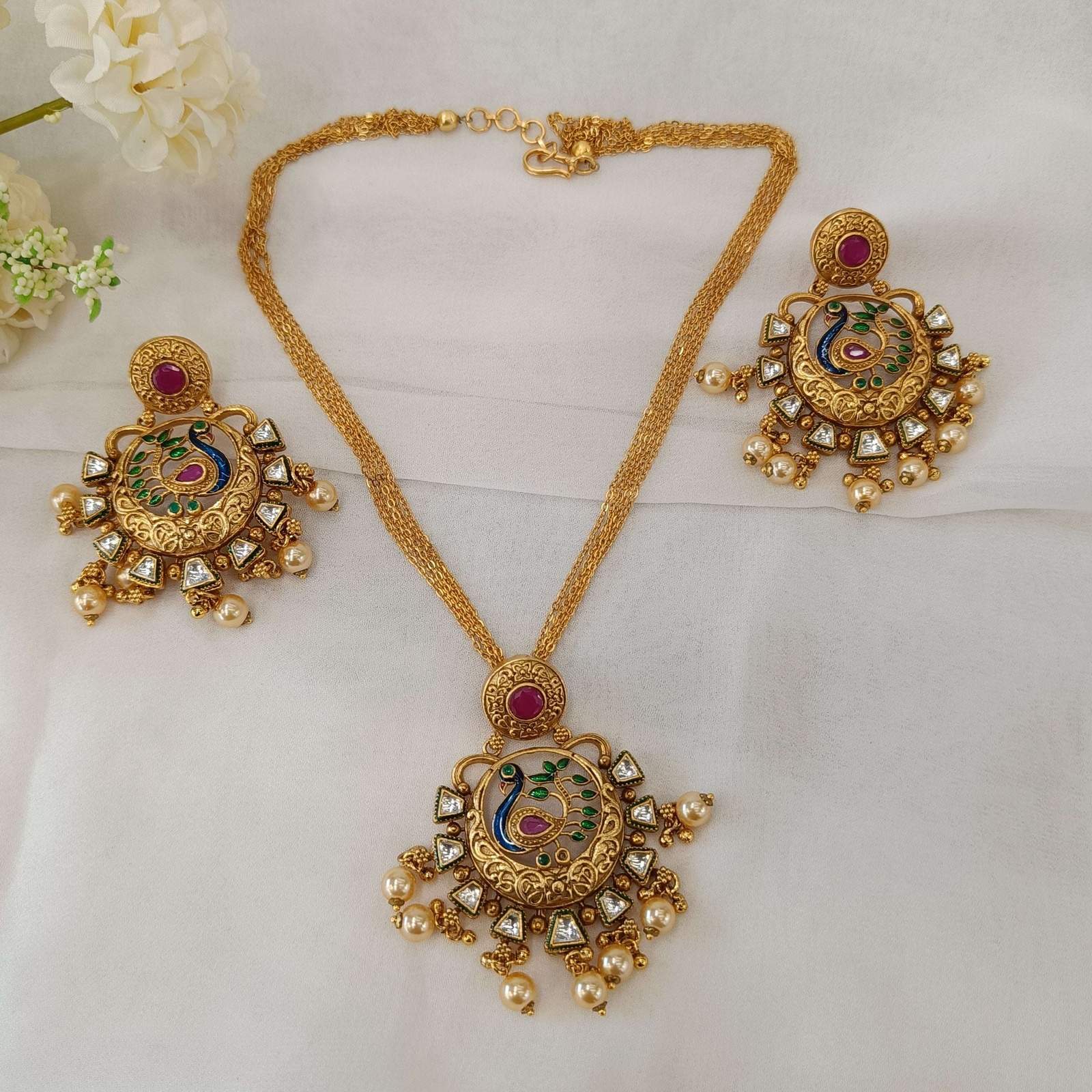 Nayaab Mayur Neckpiece velvet box by shweta