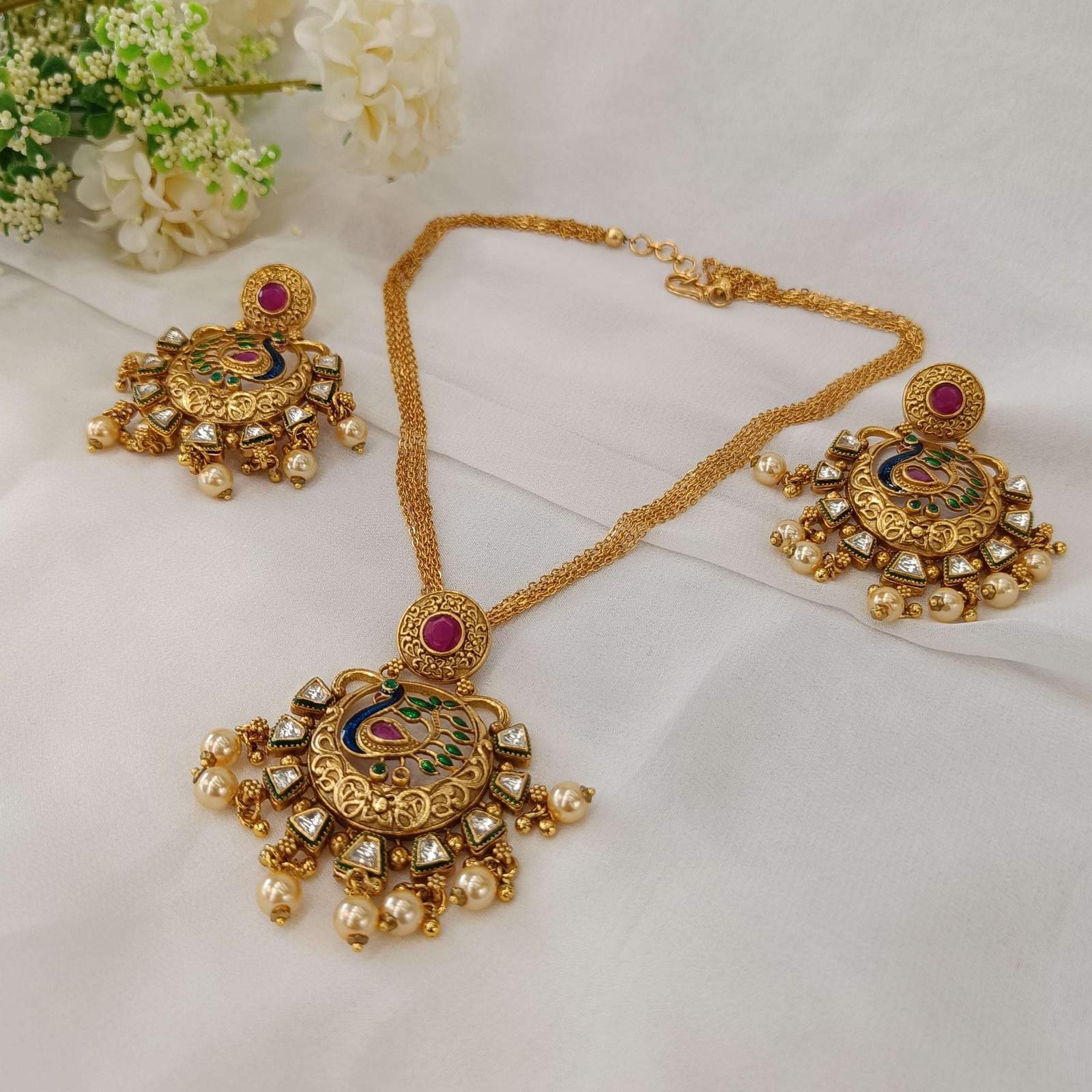 Nayaab Mayur Neckpiece velvet box by shweta