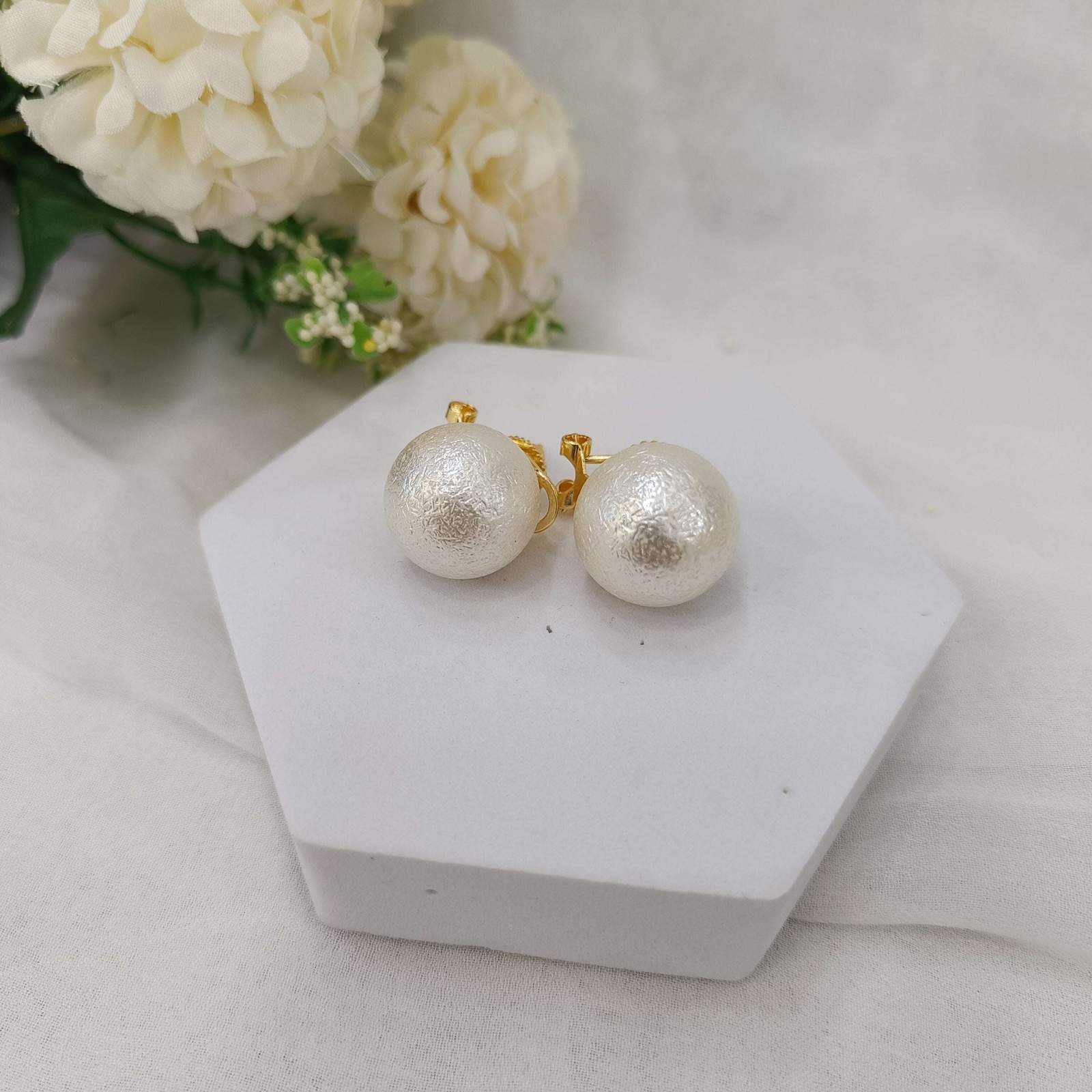 Cotton pearl studs Velvet box by Shweta