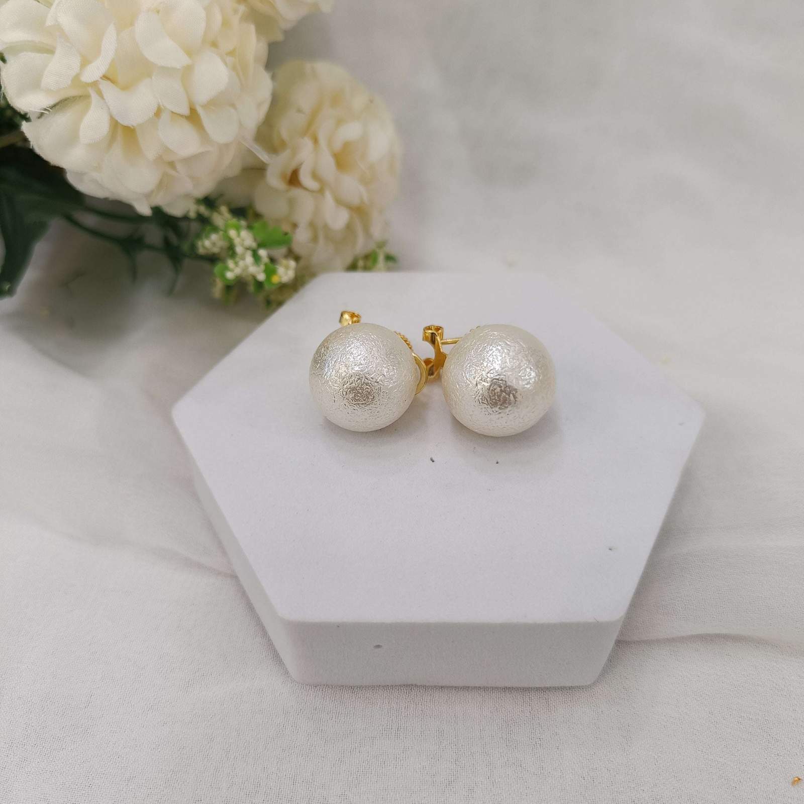 Cotton pearl studs Velvet box by Shweta