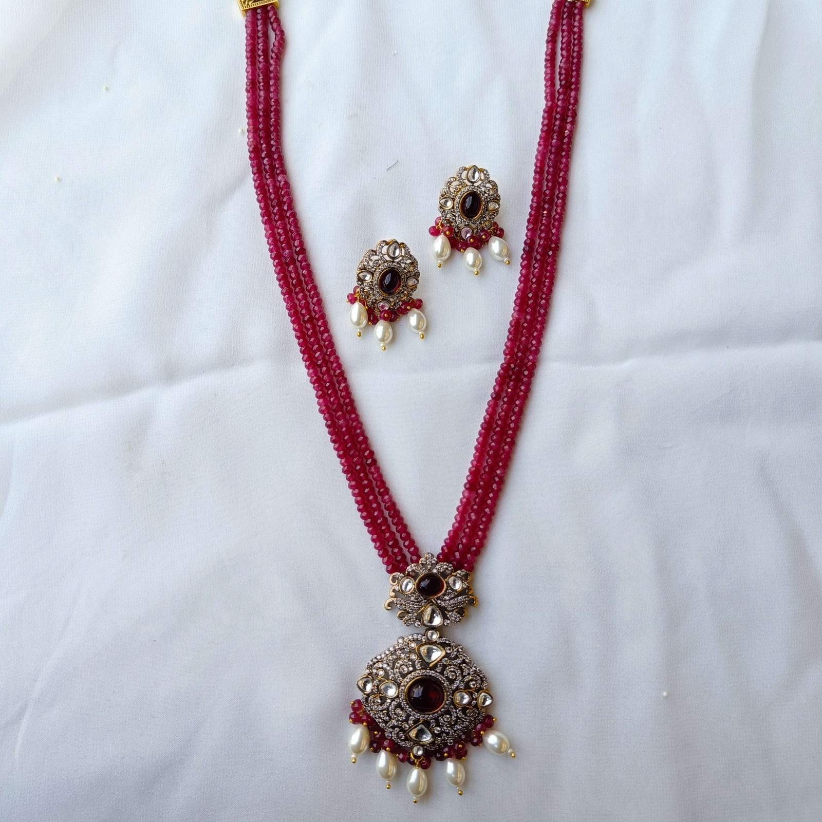 Nayaab ruhani Neckpiece-Red