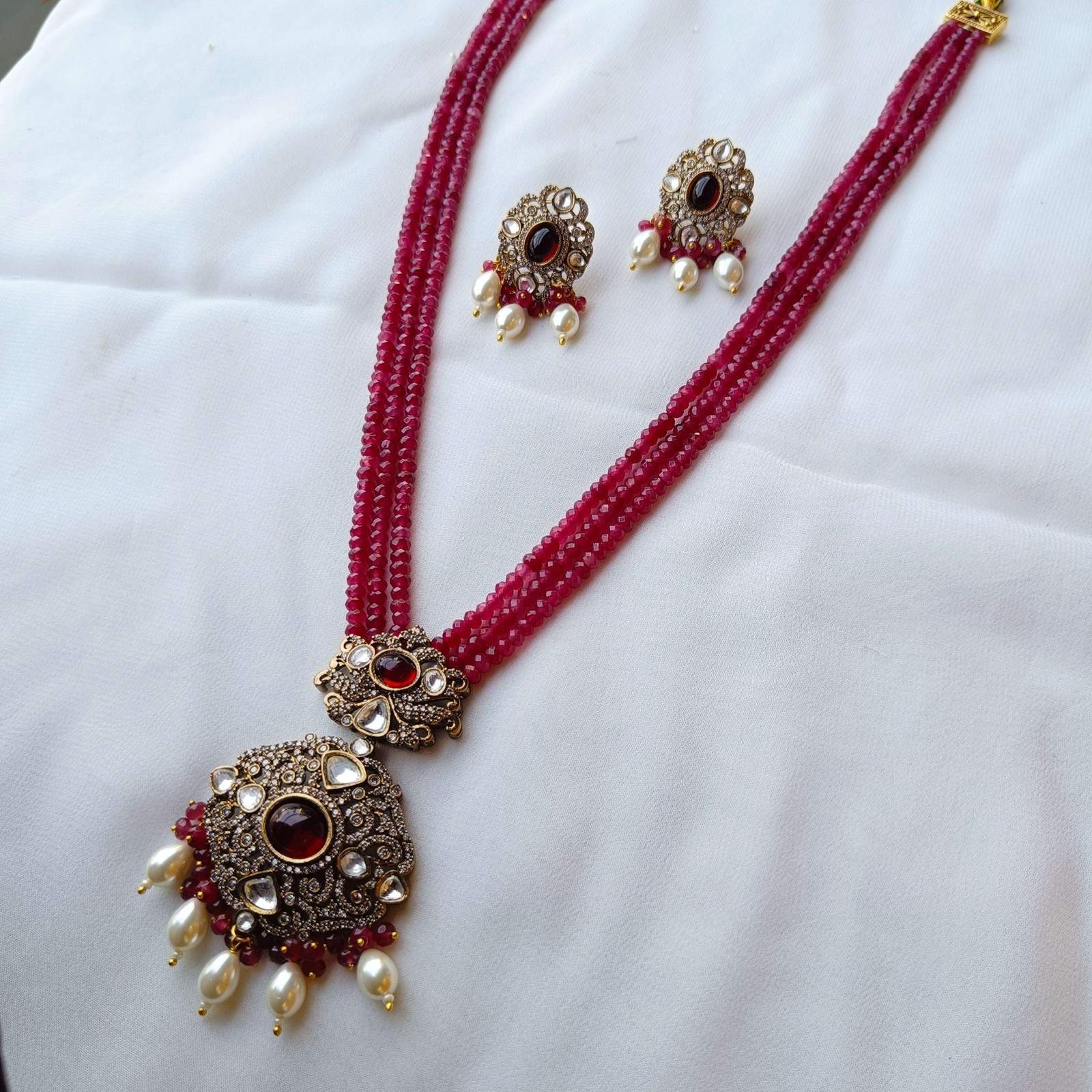 Nayaab ruhani Neckpiece-Red