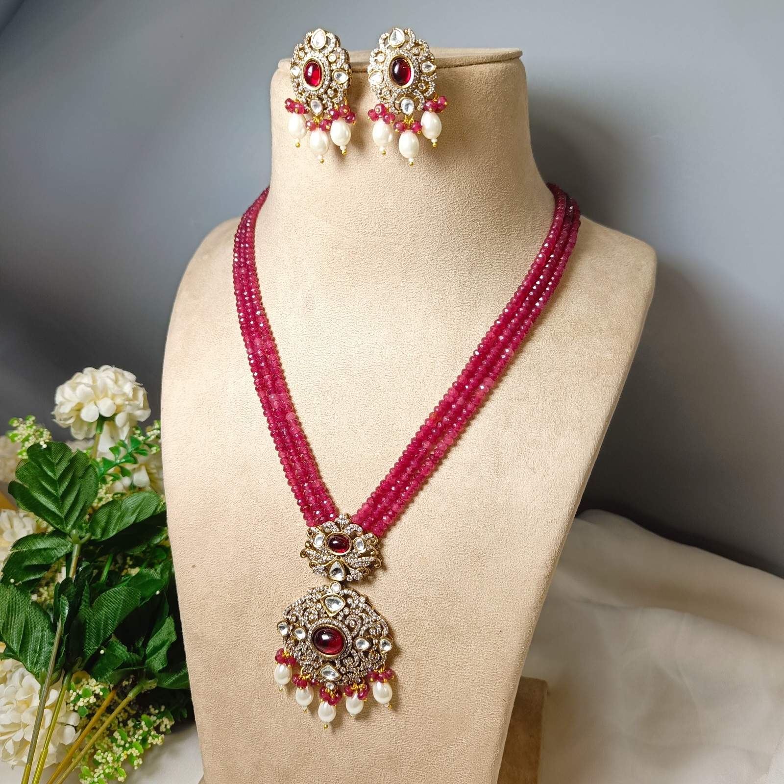 Nayaab ruhani Neckpiece-Red