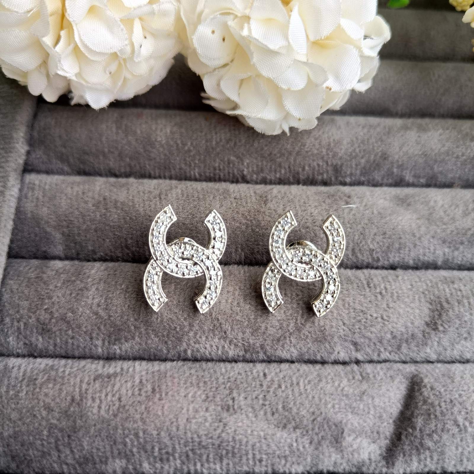 Vs sterling silver studs 1312