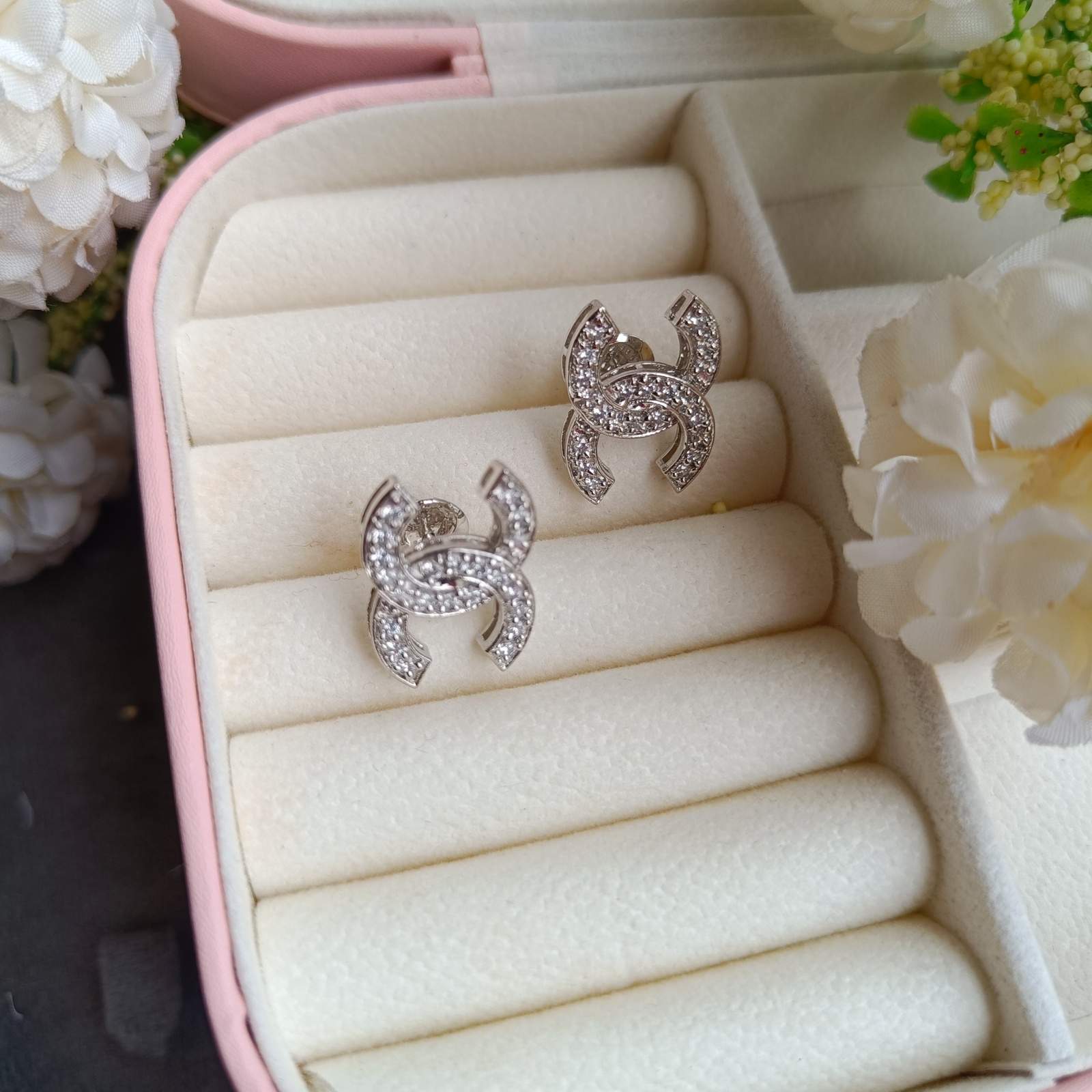 Vs sterling silver studs 1312