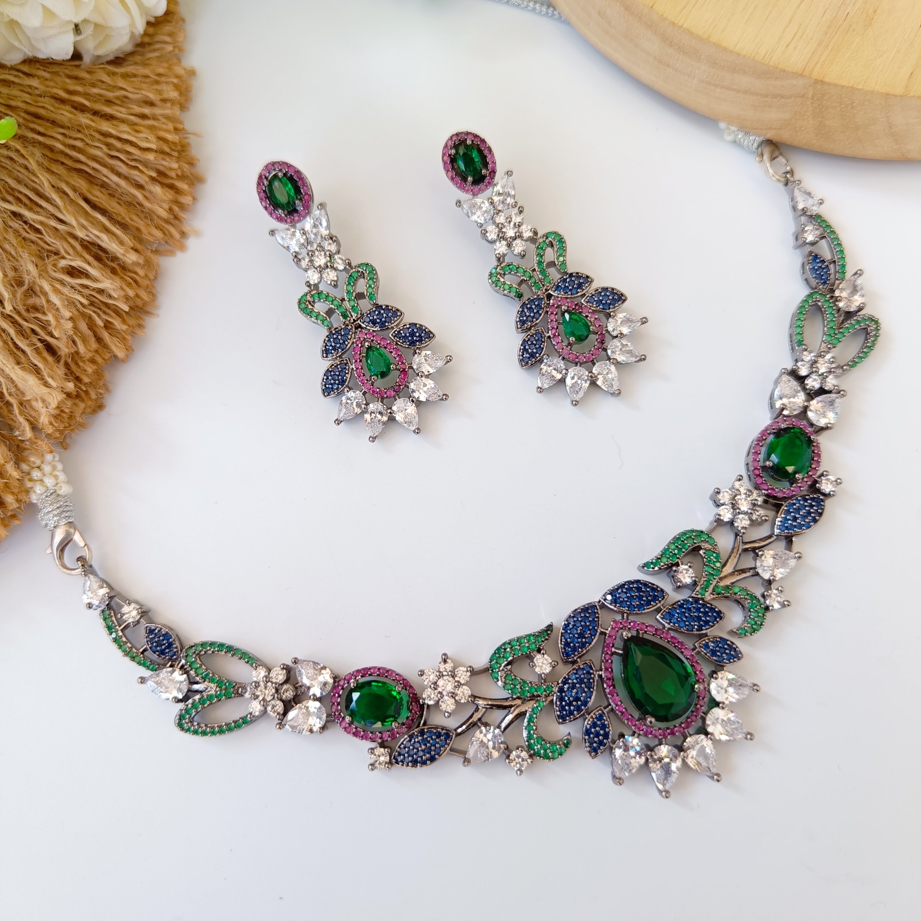 Ad Inayat neckpiece