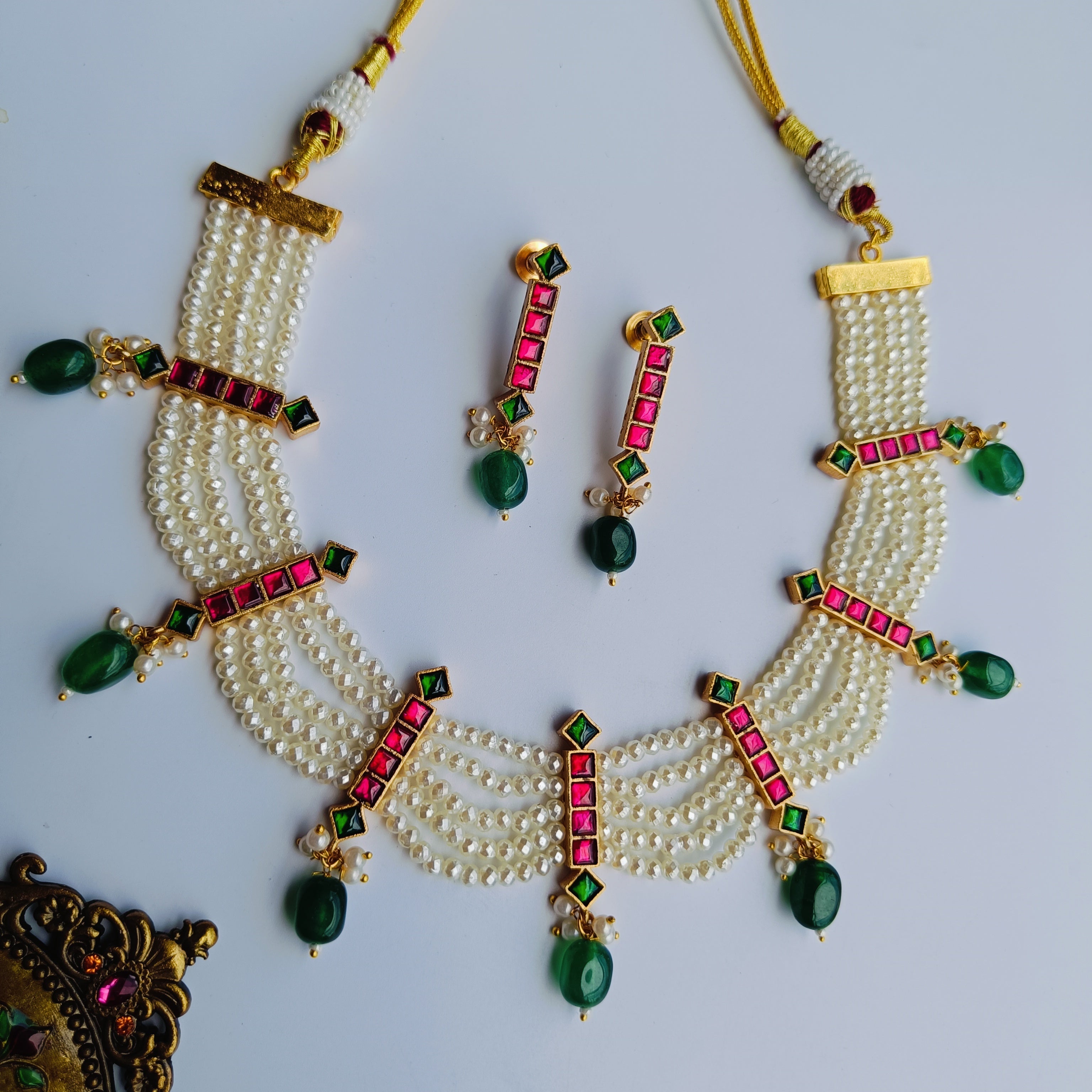 Nayaab MahiNoor pearl Neckpiece