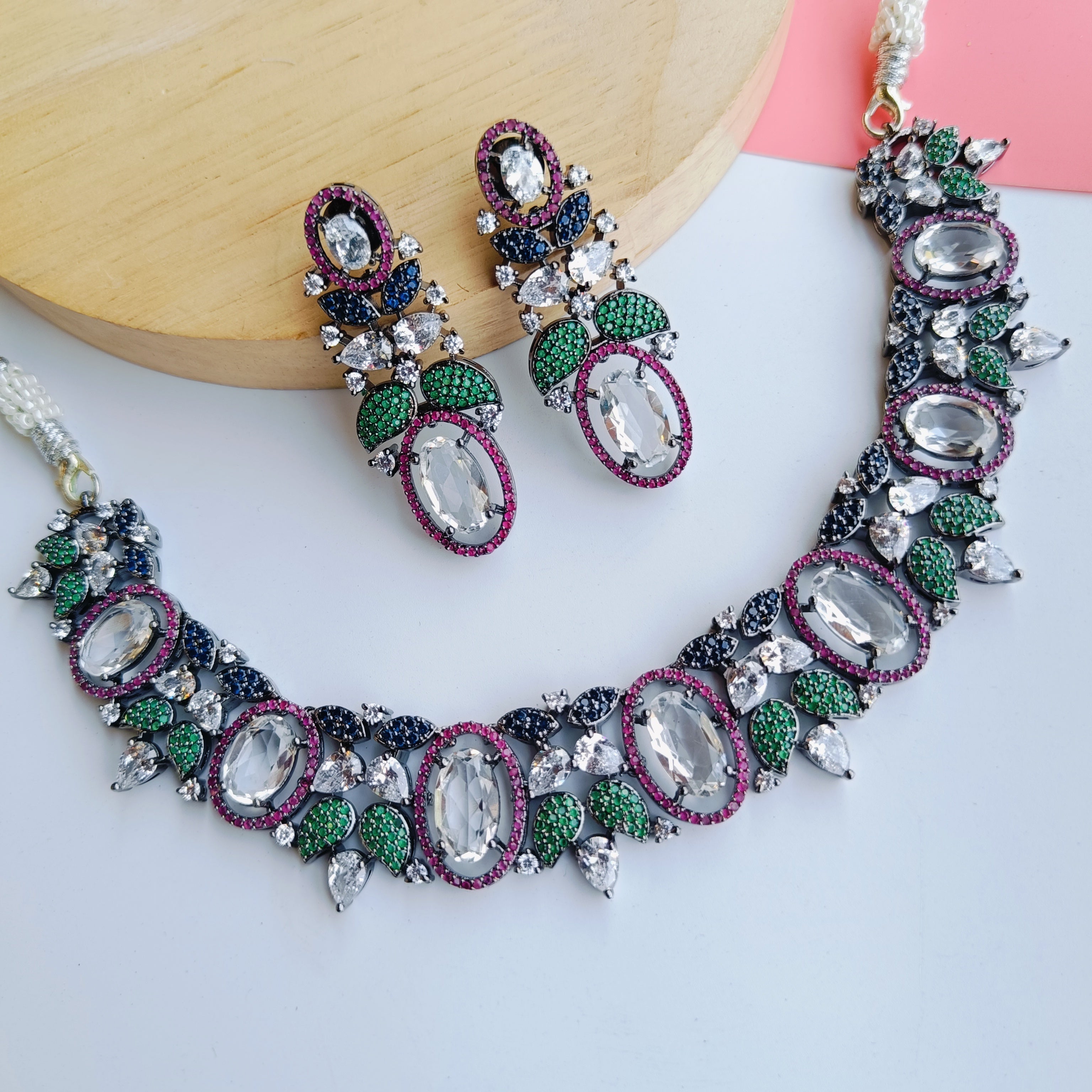 Ad zubia Neckpiece