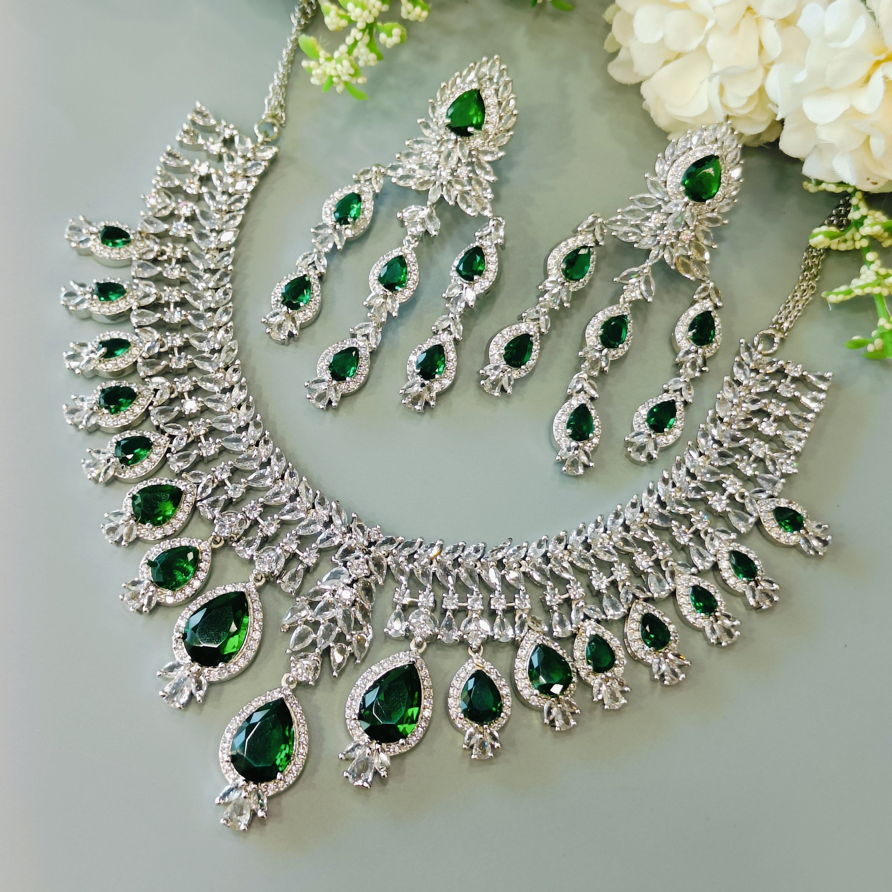 Ad kritika Neckpiece - Green