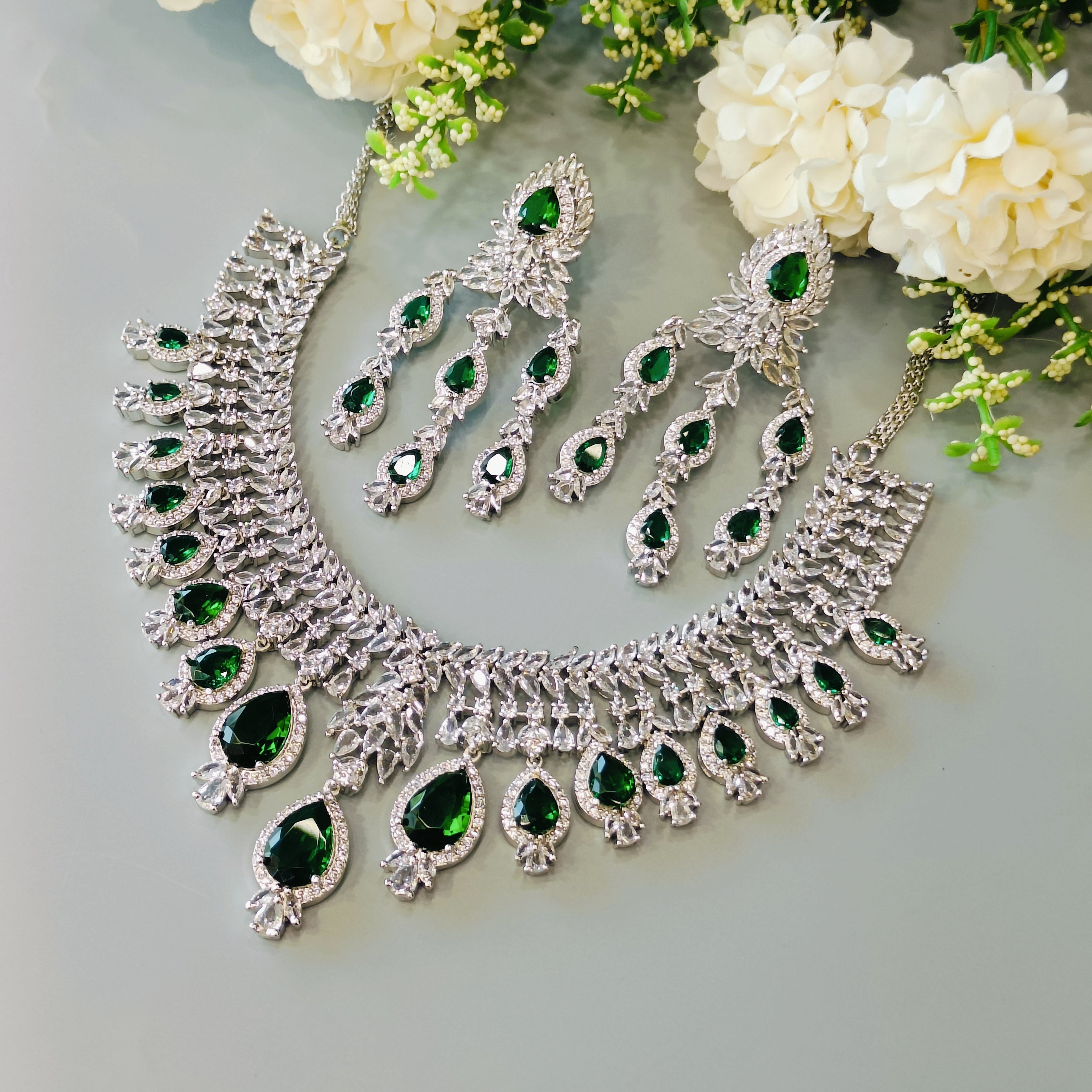 Ad kritika Neckpiece - Green